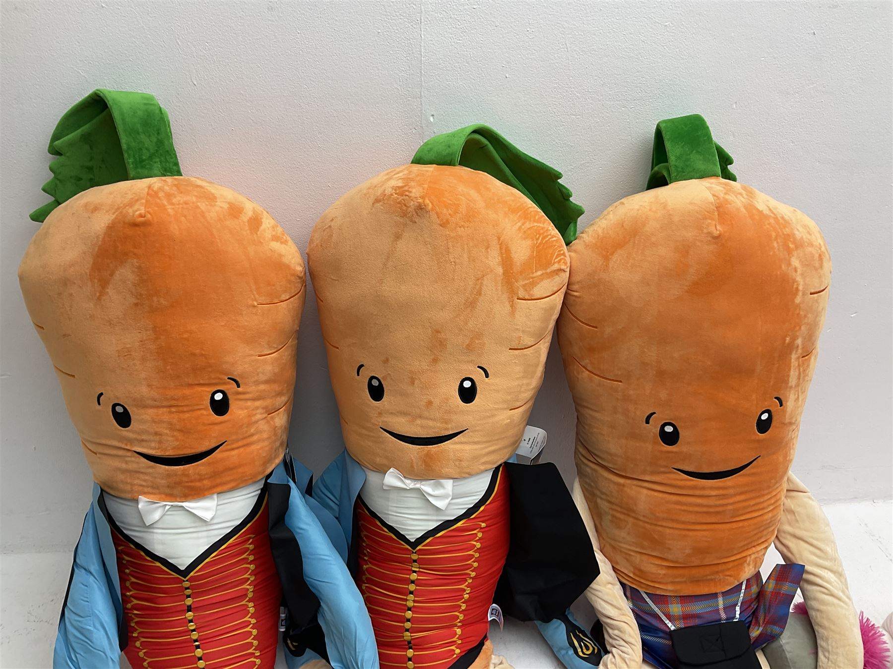 Three large ALDI Kevin carrots and giant unicorn stuffed toy together with quantity of smaller carro - Image 6 of 7