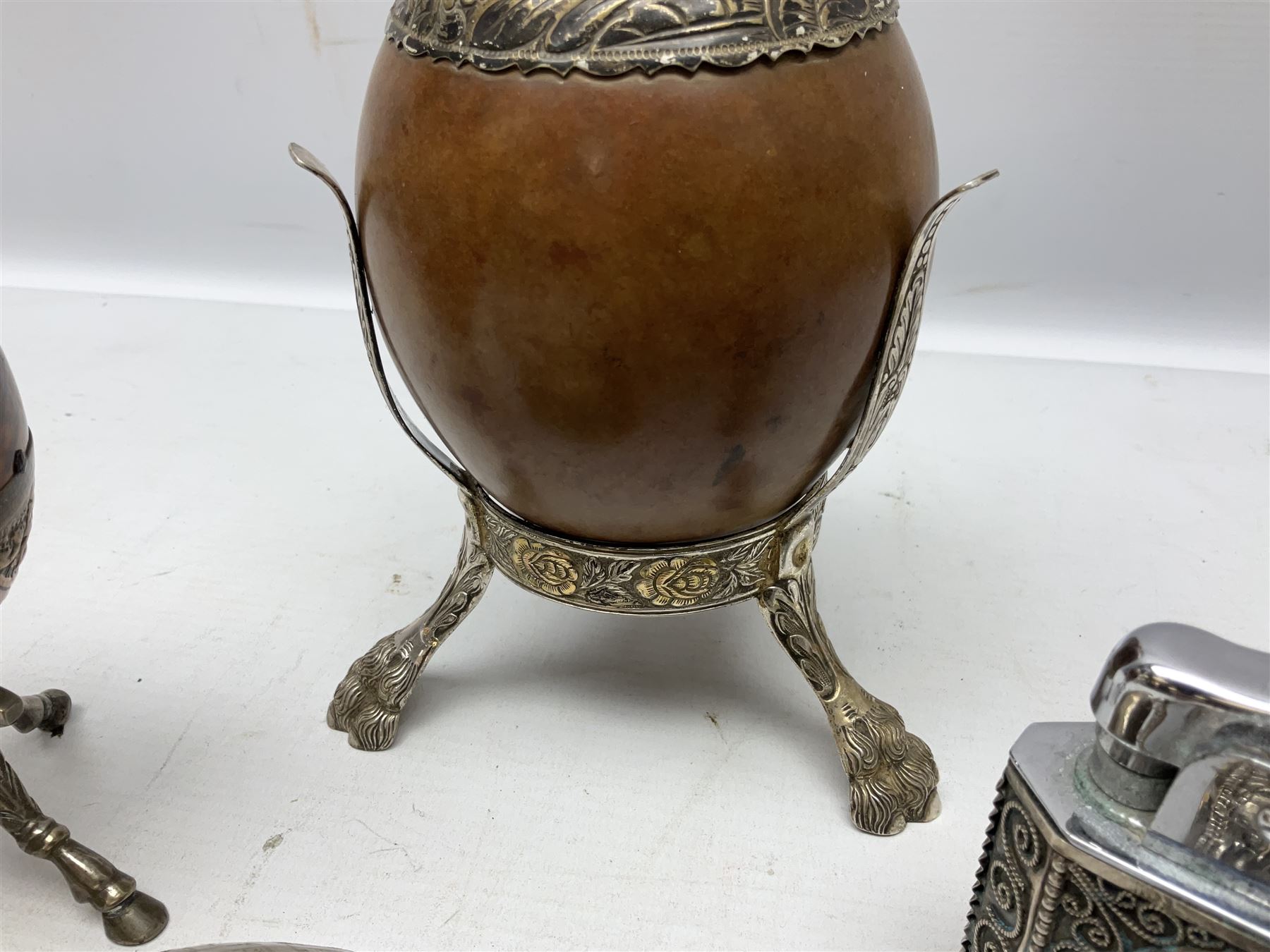 Yerba mate tea gourd calabash cup with silver-plated foliate mounts raised upon three hoof feet - Image 8 of 11