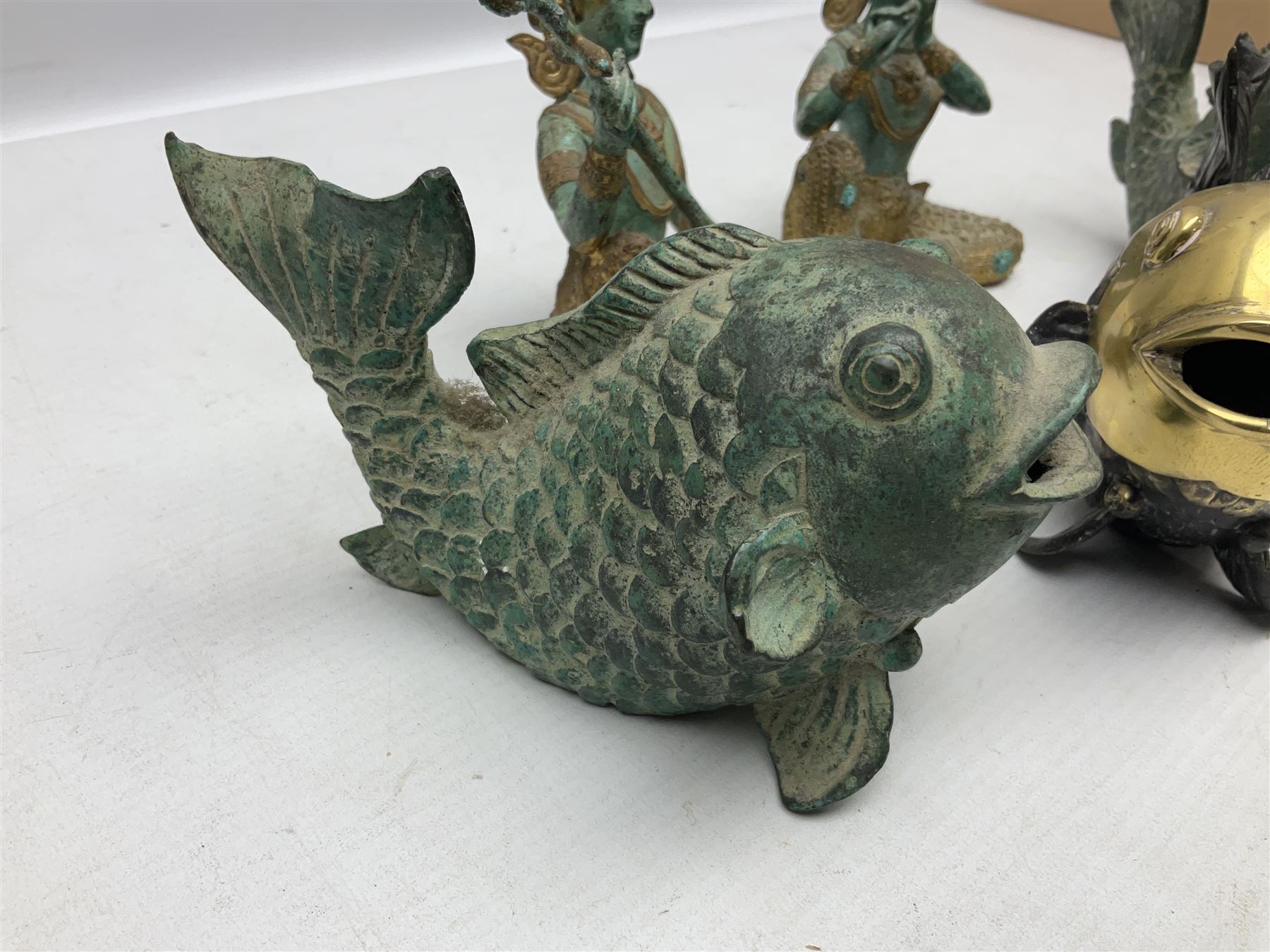 Pair of brass fish - Image 2 of 9
