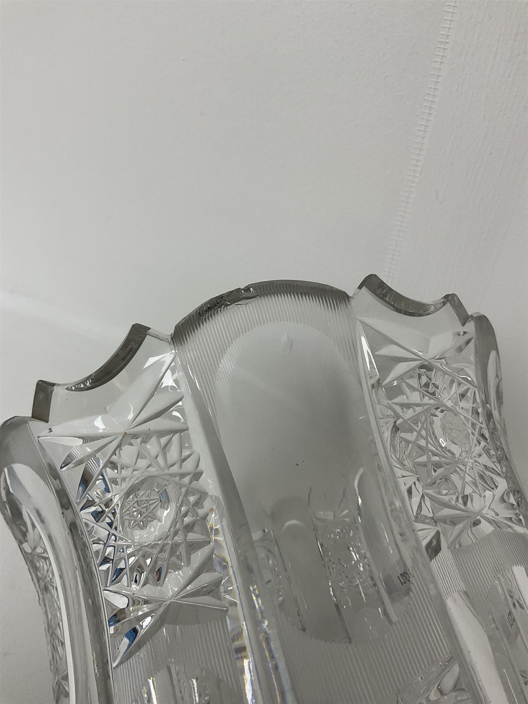 Heavy cut glass vase - Image 4 of 5