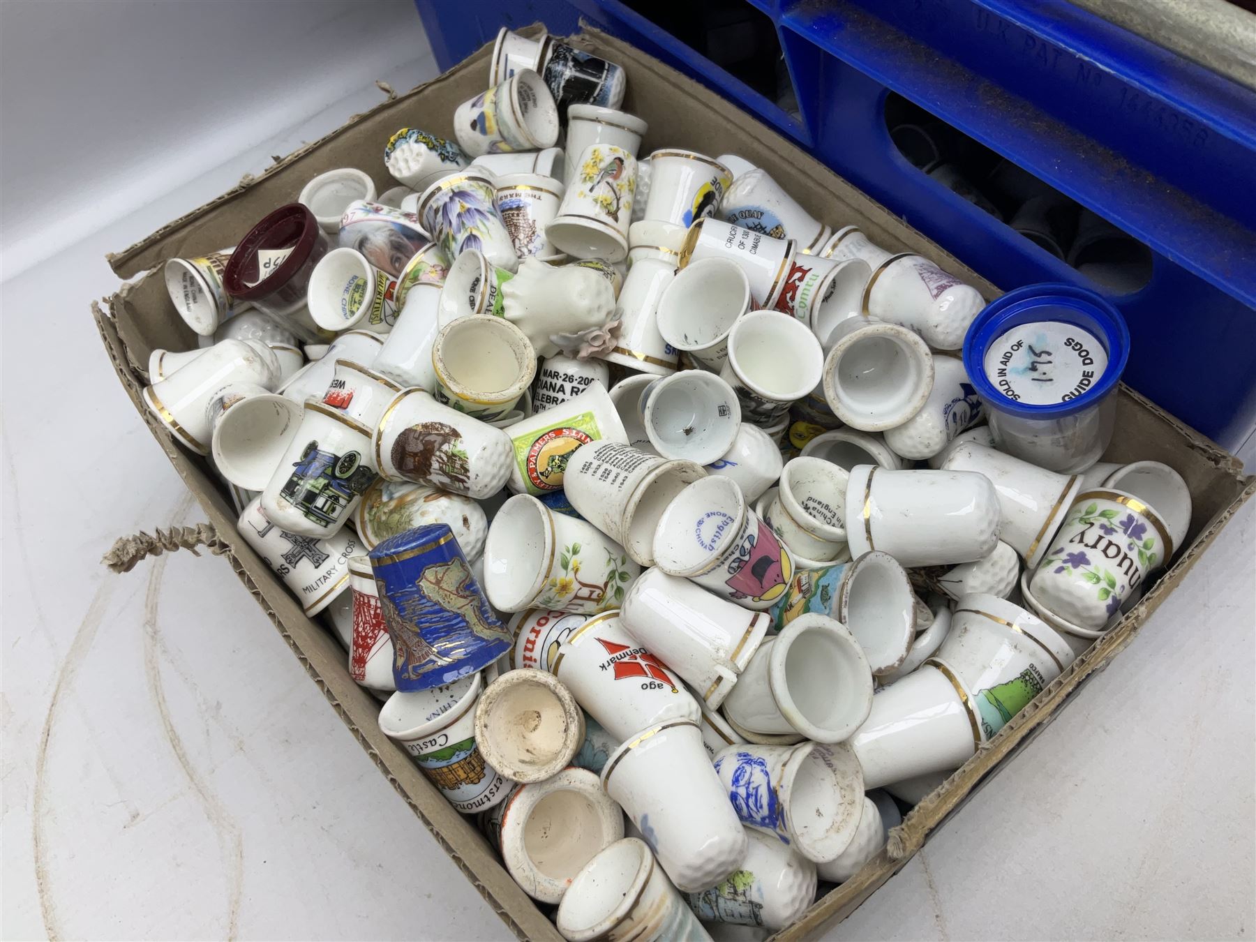 Extensive collection of thimbles and thimble display cases - Image 5 of 8