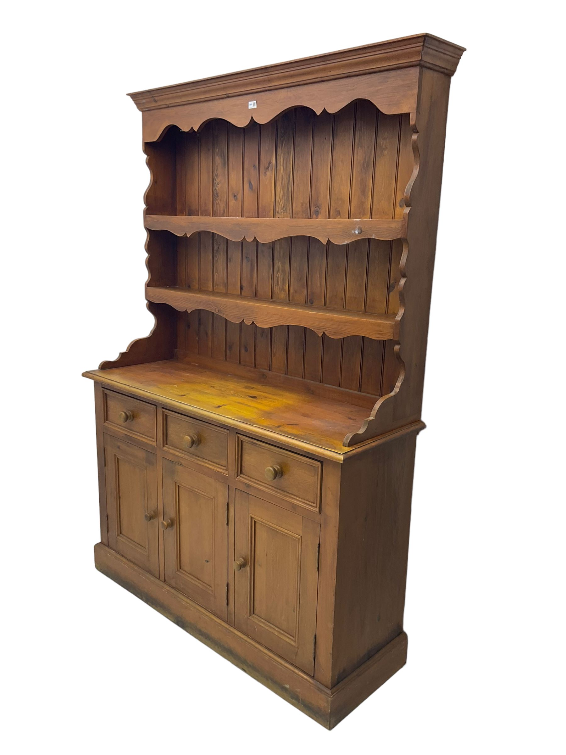 Pine dresser - Image 3 of 7