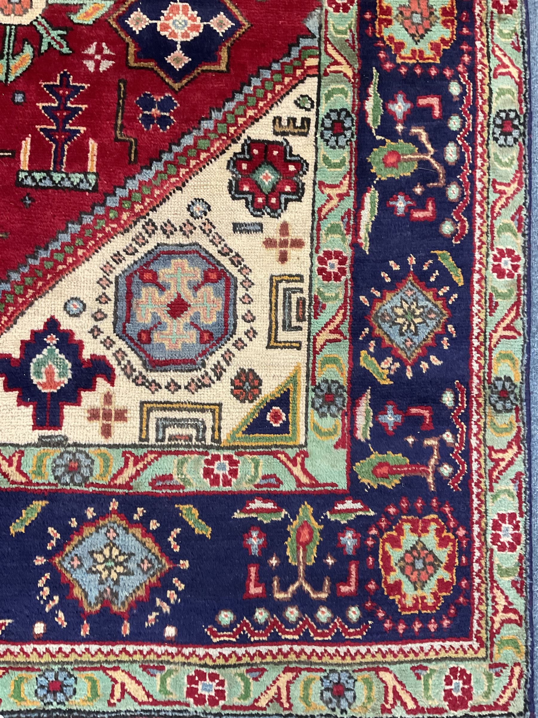 Qashqai red and blue ground rug - Image 4 of 4