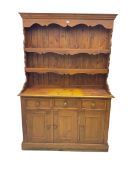 Pine dresser