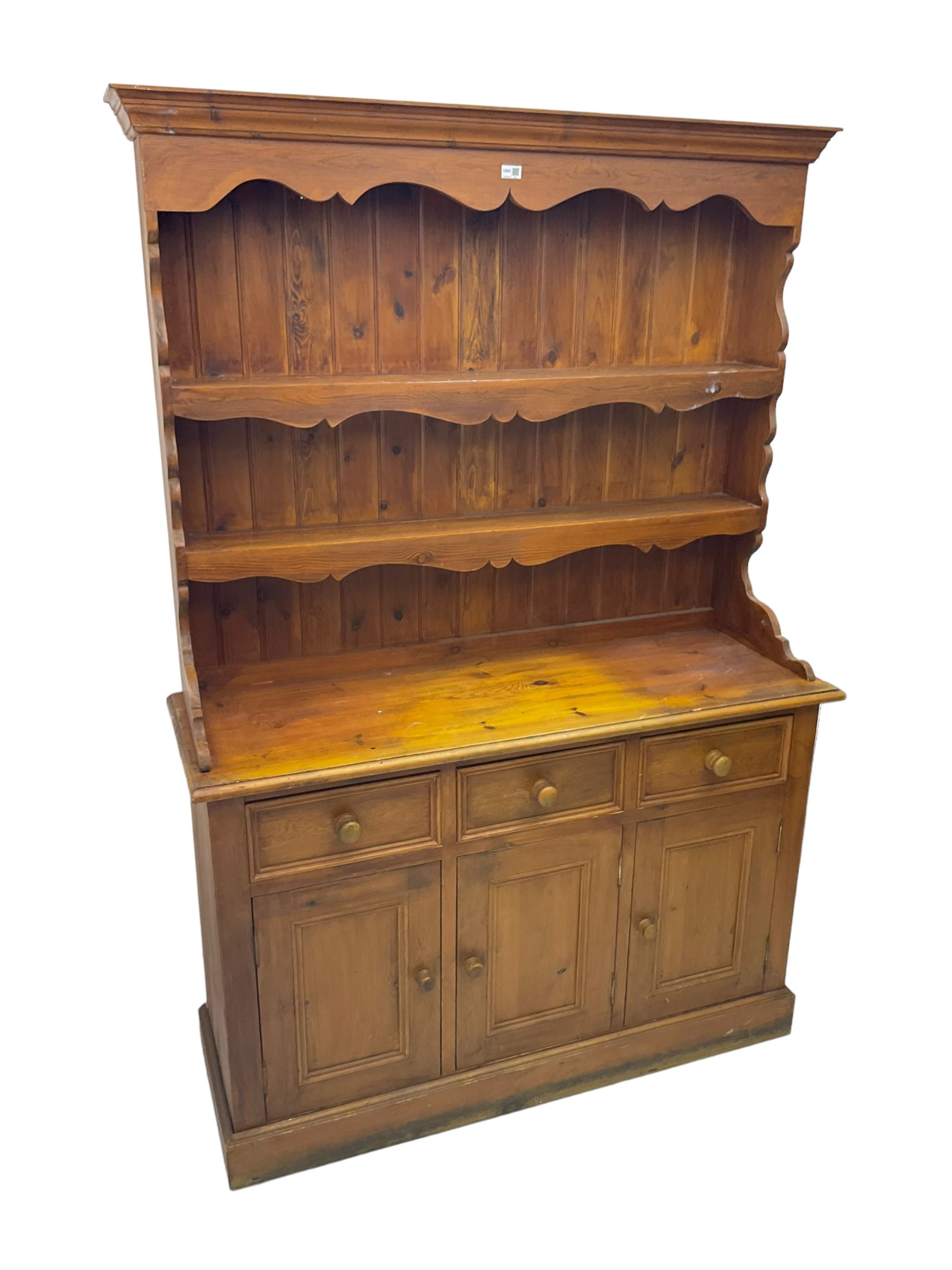 Pine dresser - Image 6 of 7