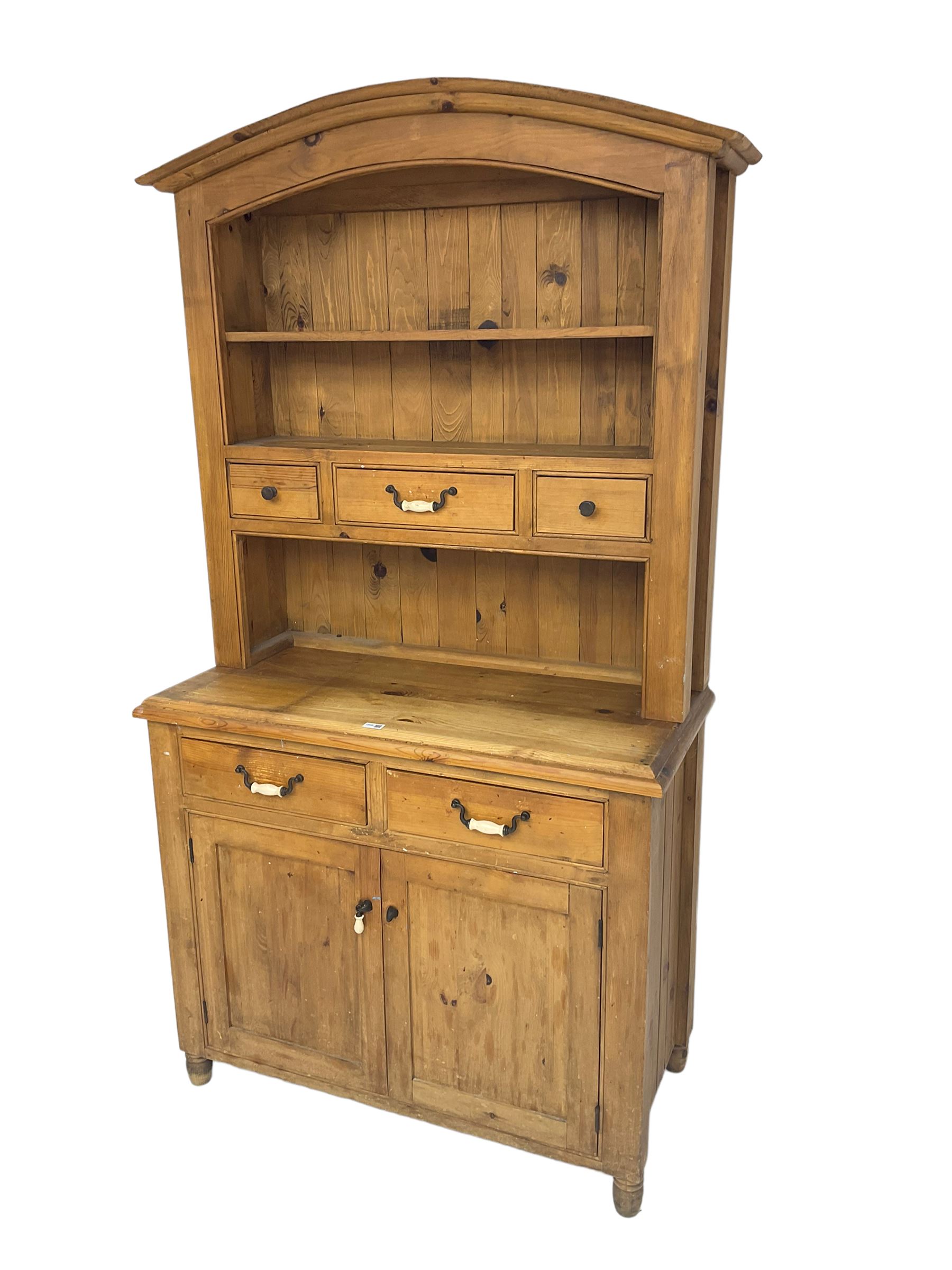 Pine farmhouse style dresser - Image 5 of 7