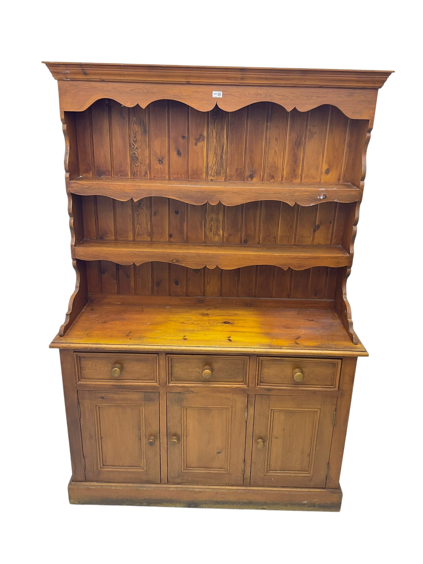 Pine dresser - Image 2 of 7