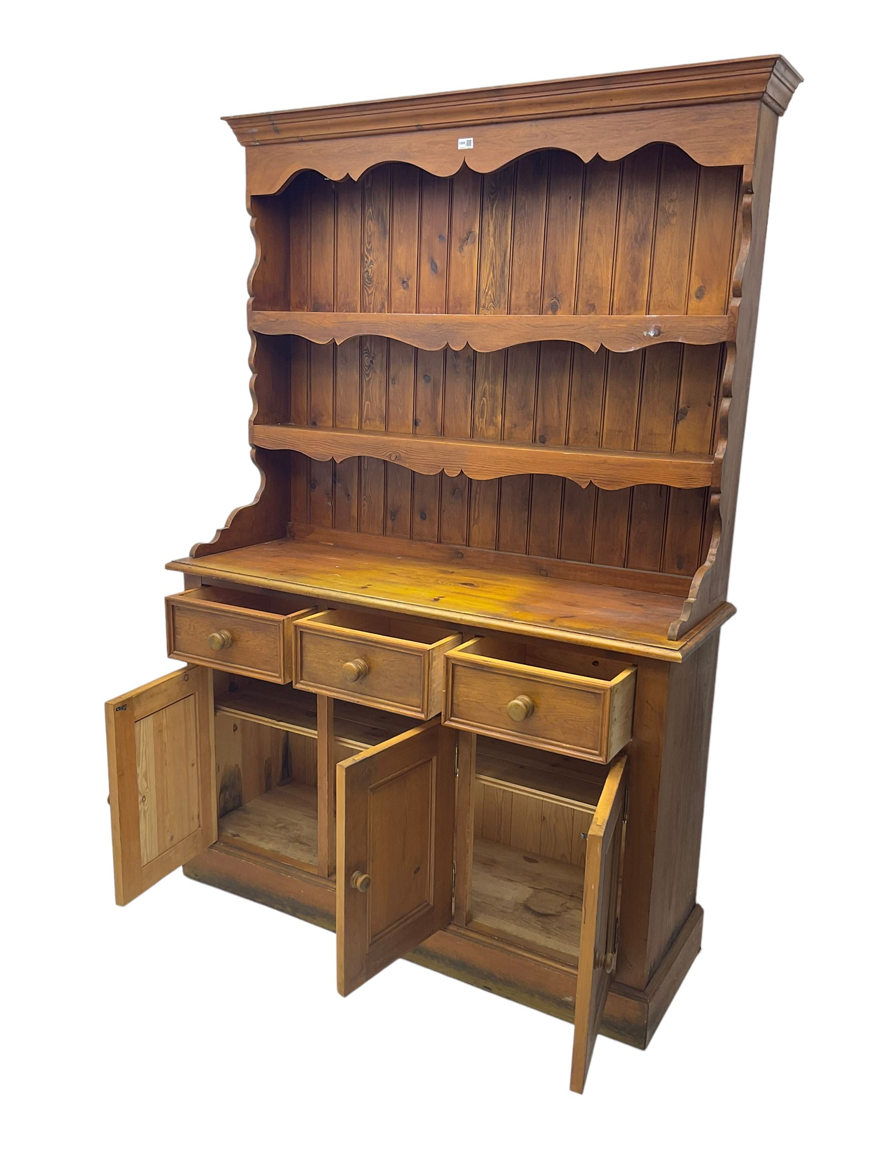 Pine dresser - Image 7 of 7