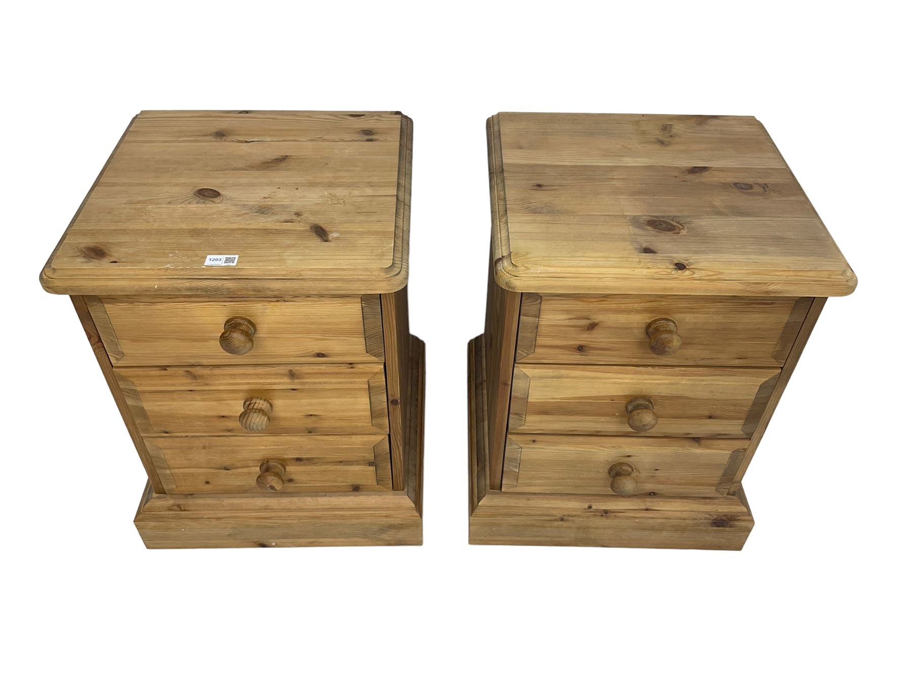 Pair pine bedside chests - Image 2 of 5