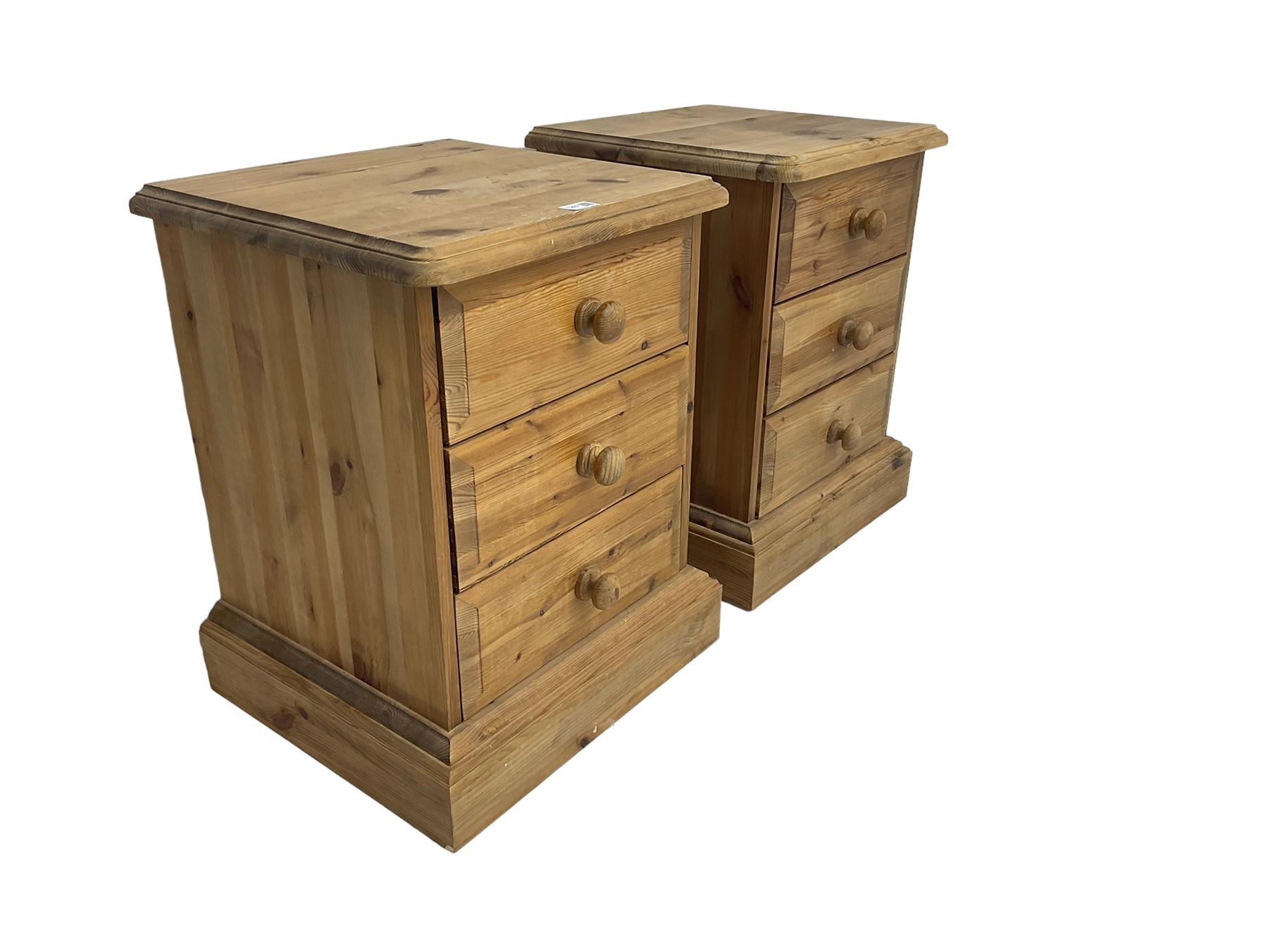 Pair pine bedside chests - Image 4 of 5