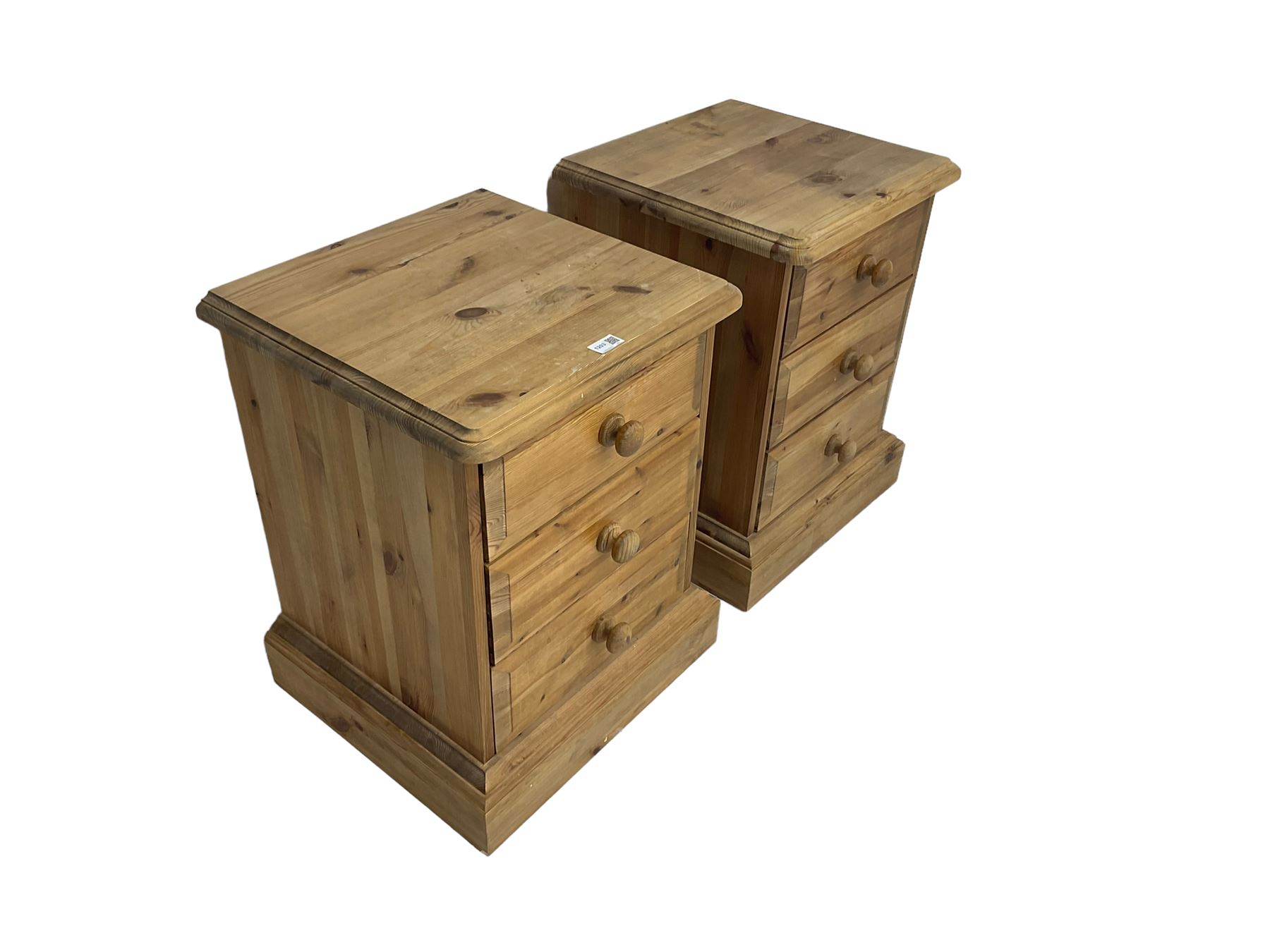 Pair pine bedside chests - Image 3 of 5