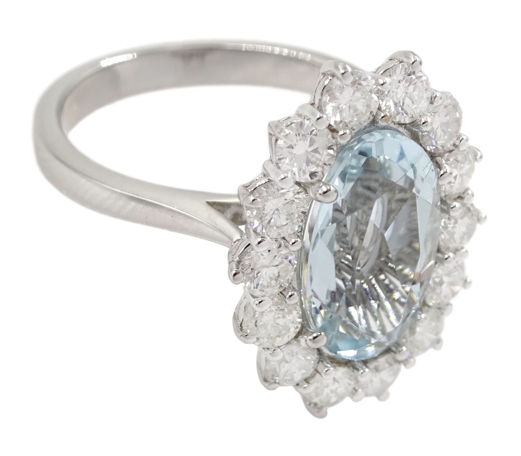 18ct white gold oval aquamarine and round brilliant cut diamond cluster ring - Image 3 of 4