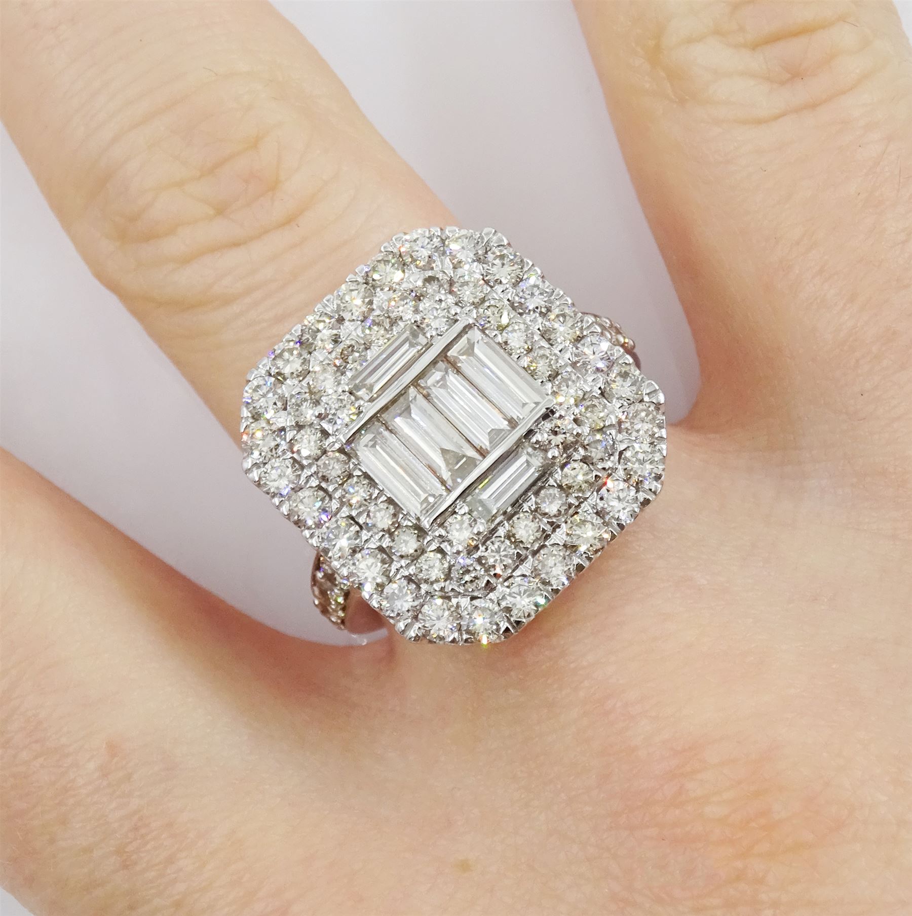 White gold baguette and round brilliant cut diamond cluster ring - Image 2 of 15