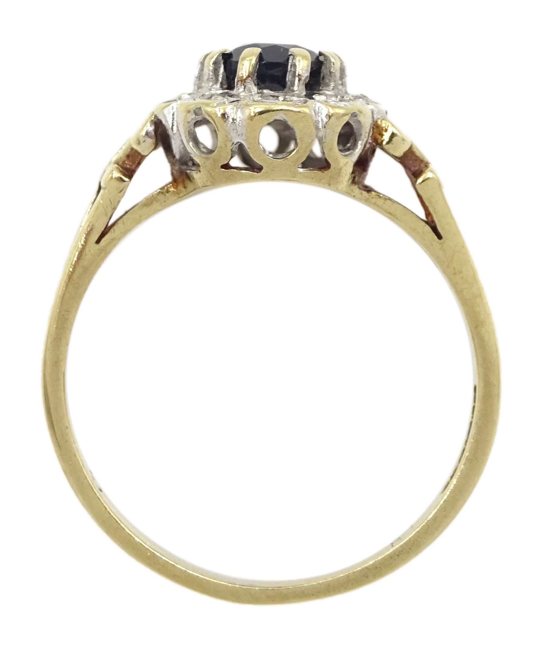 9ct gold oval sapphire and diamond cluster ring with pierced shoulders - Image 4 of 4