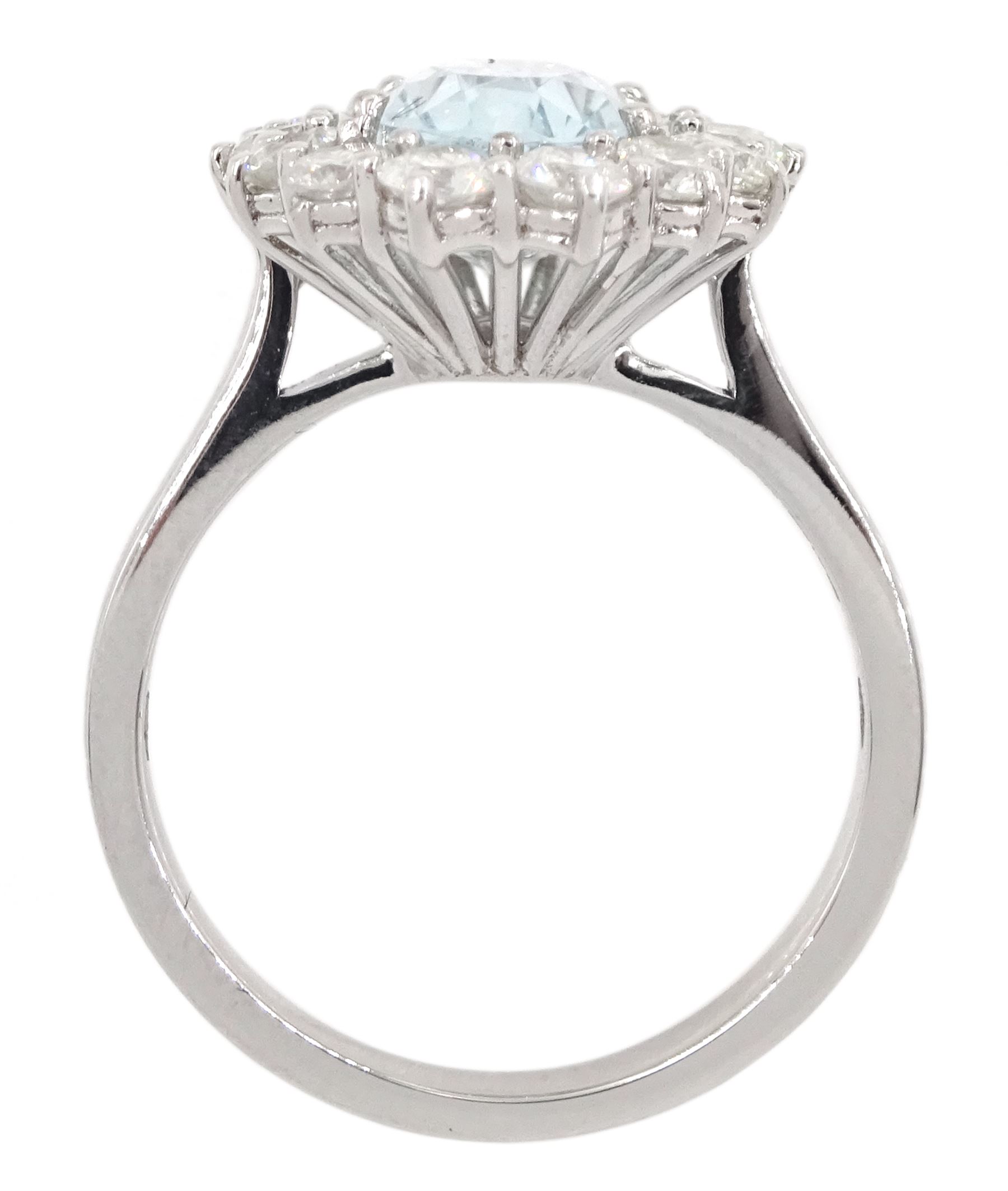 18ct white gold oval aquamarine and round brilliant cut diamond cluster ring - Image 4 of 4