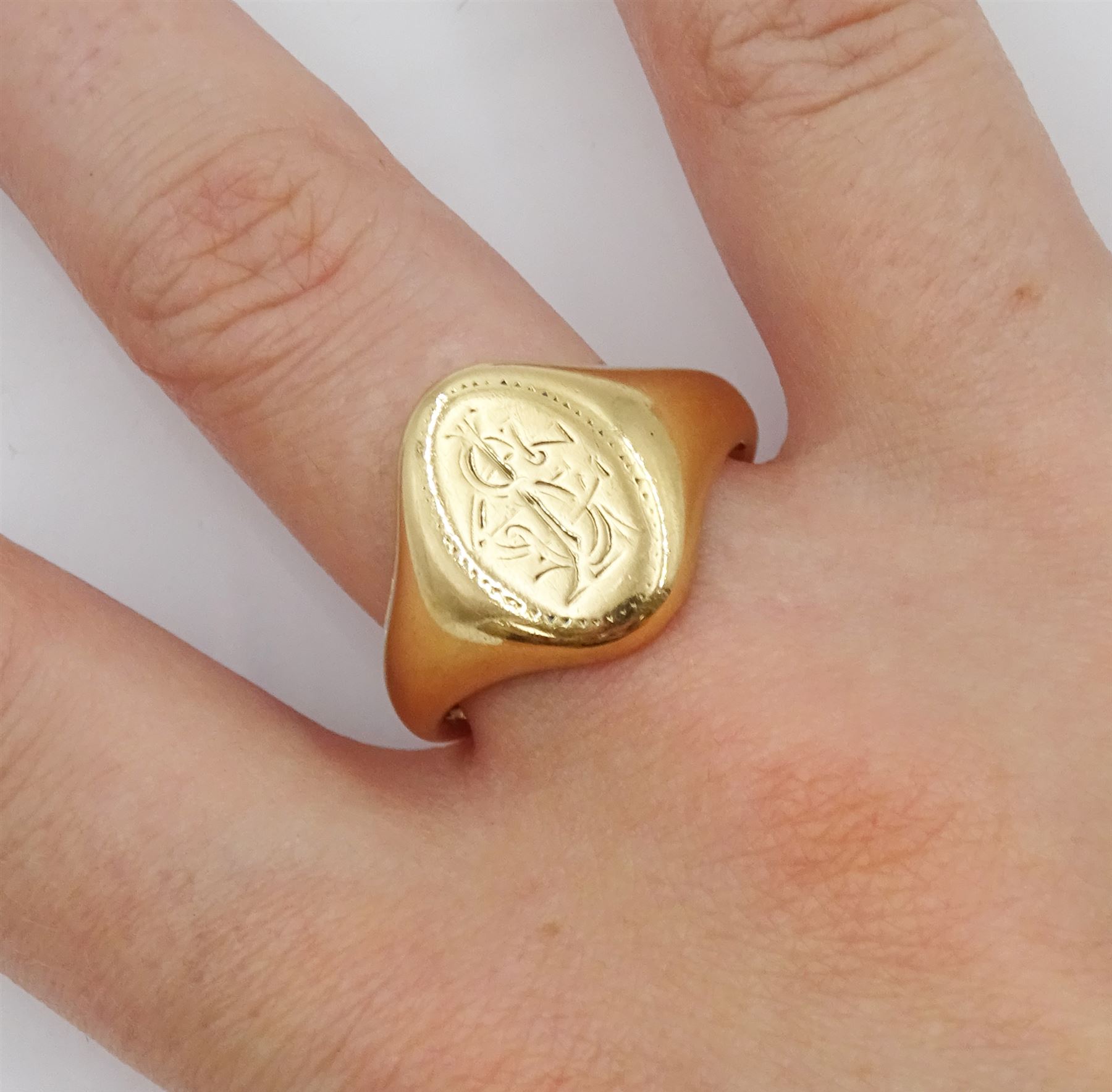Edwardian 18ct gold signet ring - Image 2 of 4