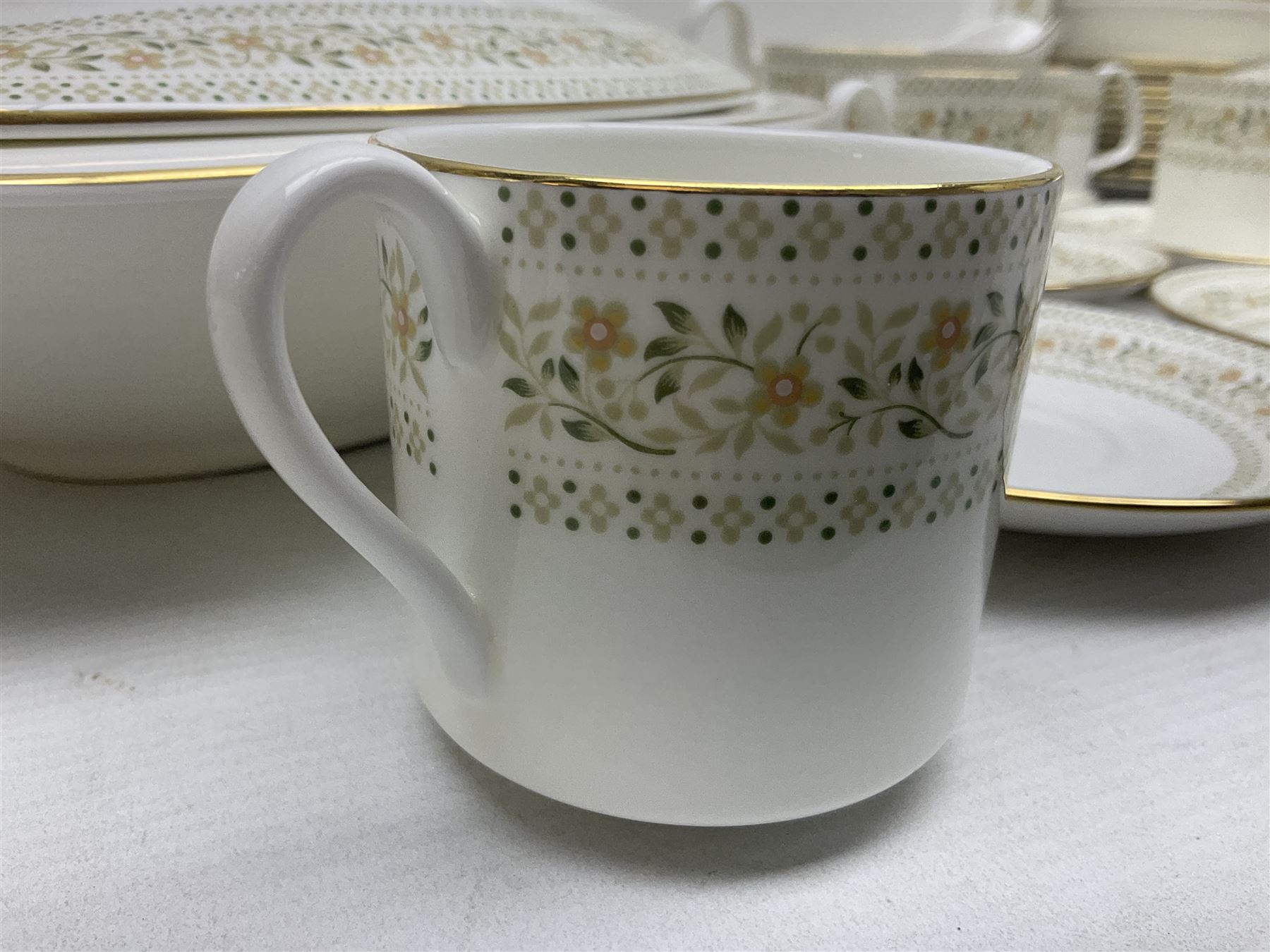 Royal Doulton Paisley pattern tea and dinner service for twelve - Image 4 of 14