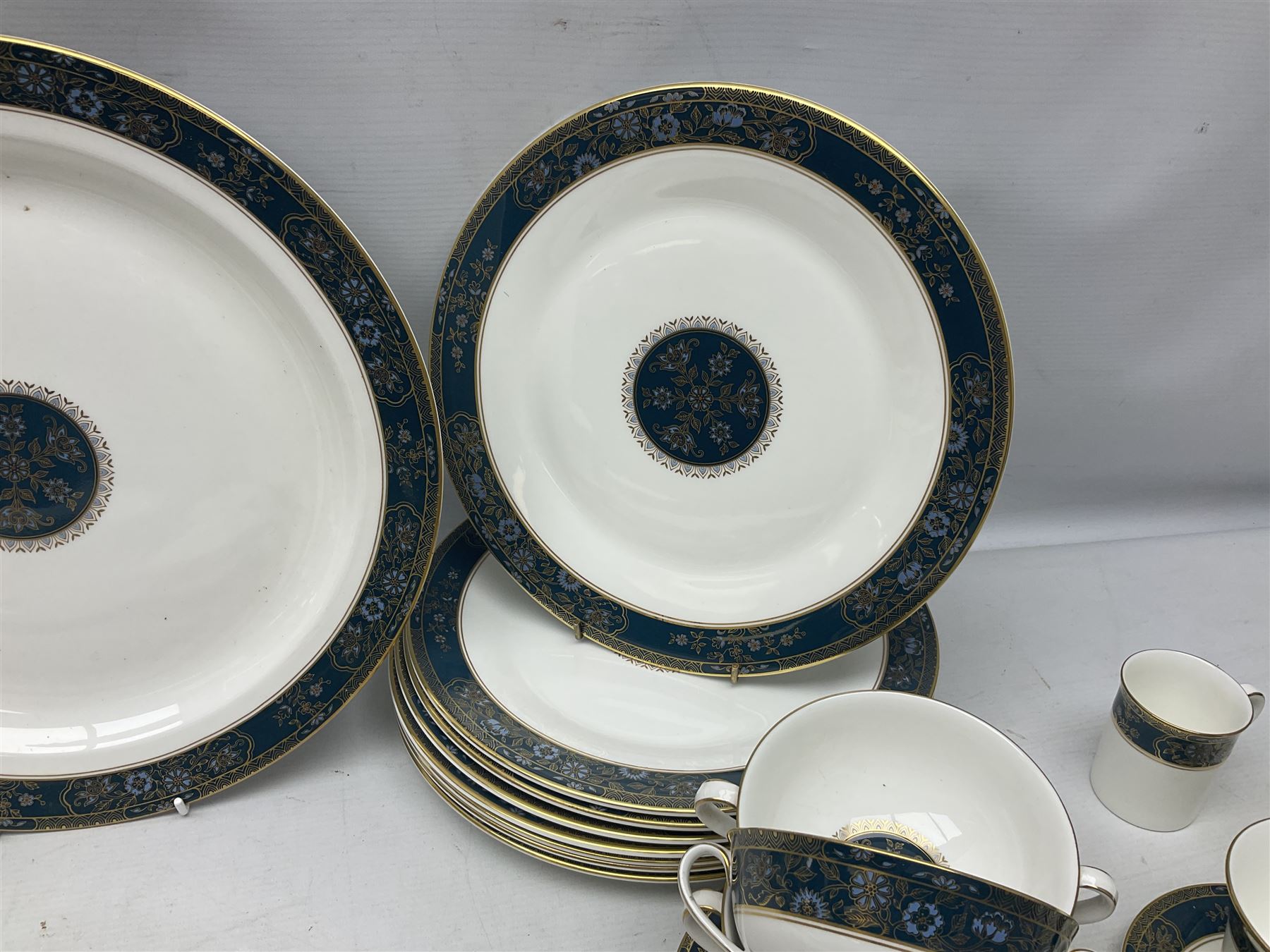 Royal Doulton Carlyle pattern tea and dinner wares - Image 12 of 14