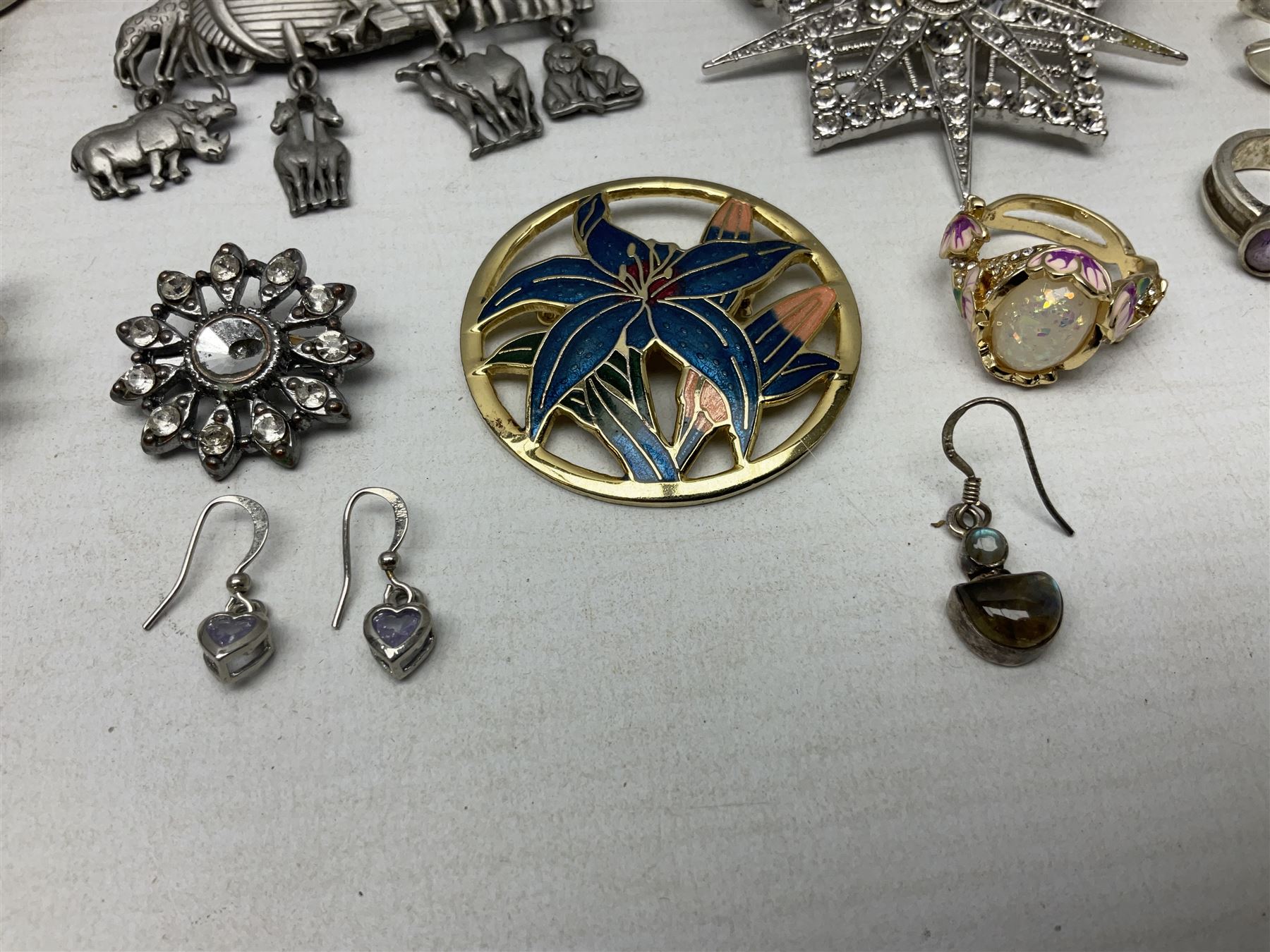 Collection of silver jewellery including two pairs of enamel earrings - Image 16 of 21