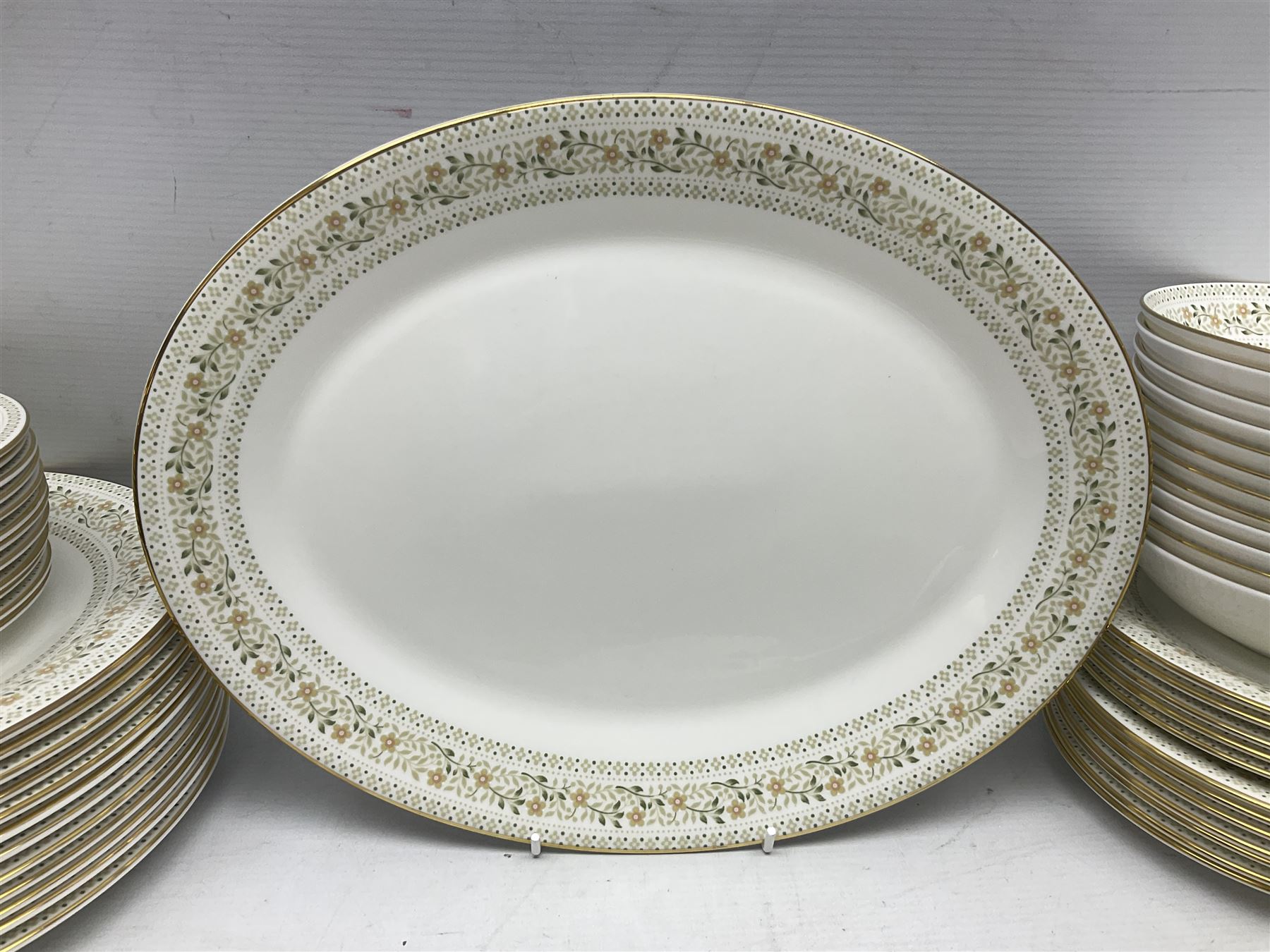 Royal Doulton Paisley pattern tea and dinner service for twelve - Image 13 of 14