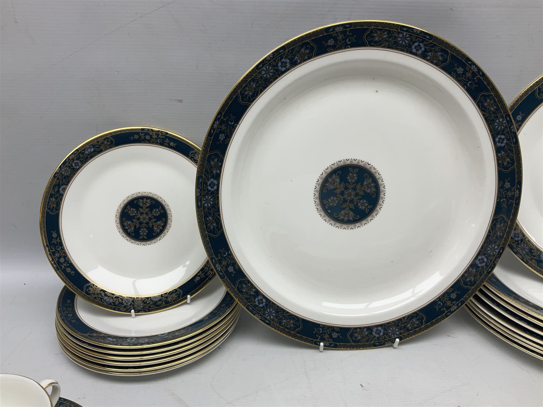 Royal Doulton Carlyle pattern tea and dinner wares - Image 11 of 14