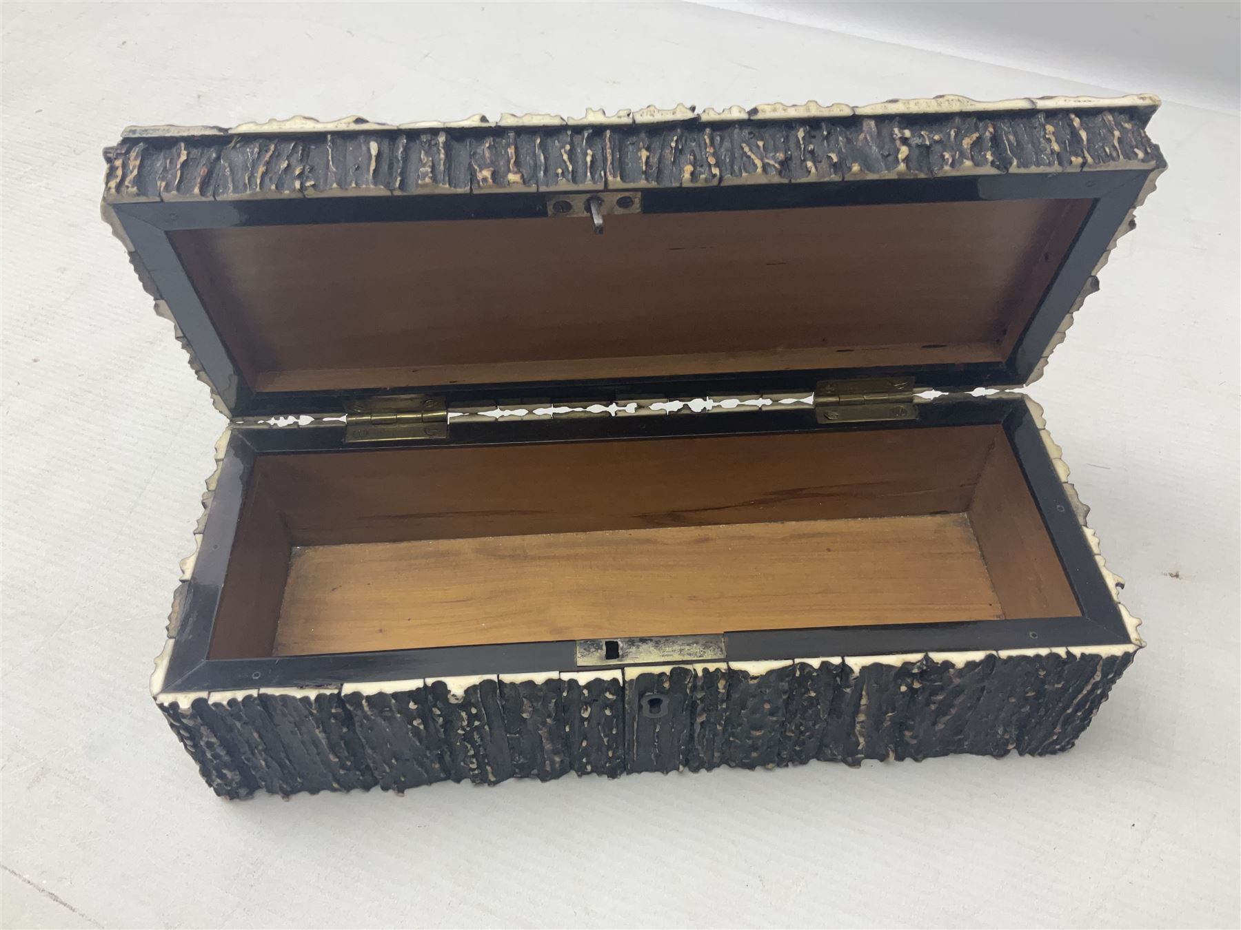 19th century elk horn and cedar wood box - Image 9 of 9