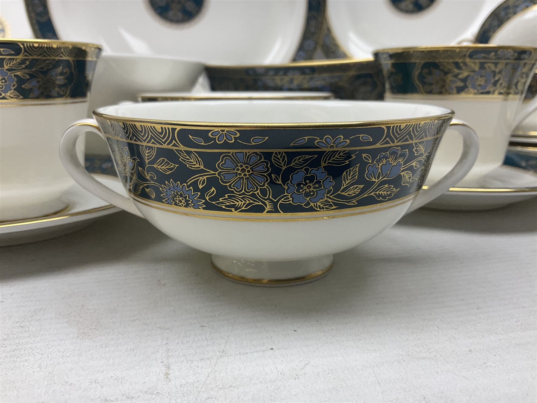 Royal Doulton Carlyle pattern tea and dinner wares - Image 7 of 14