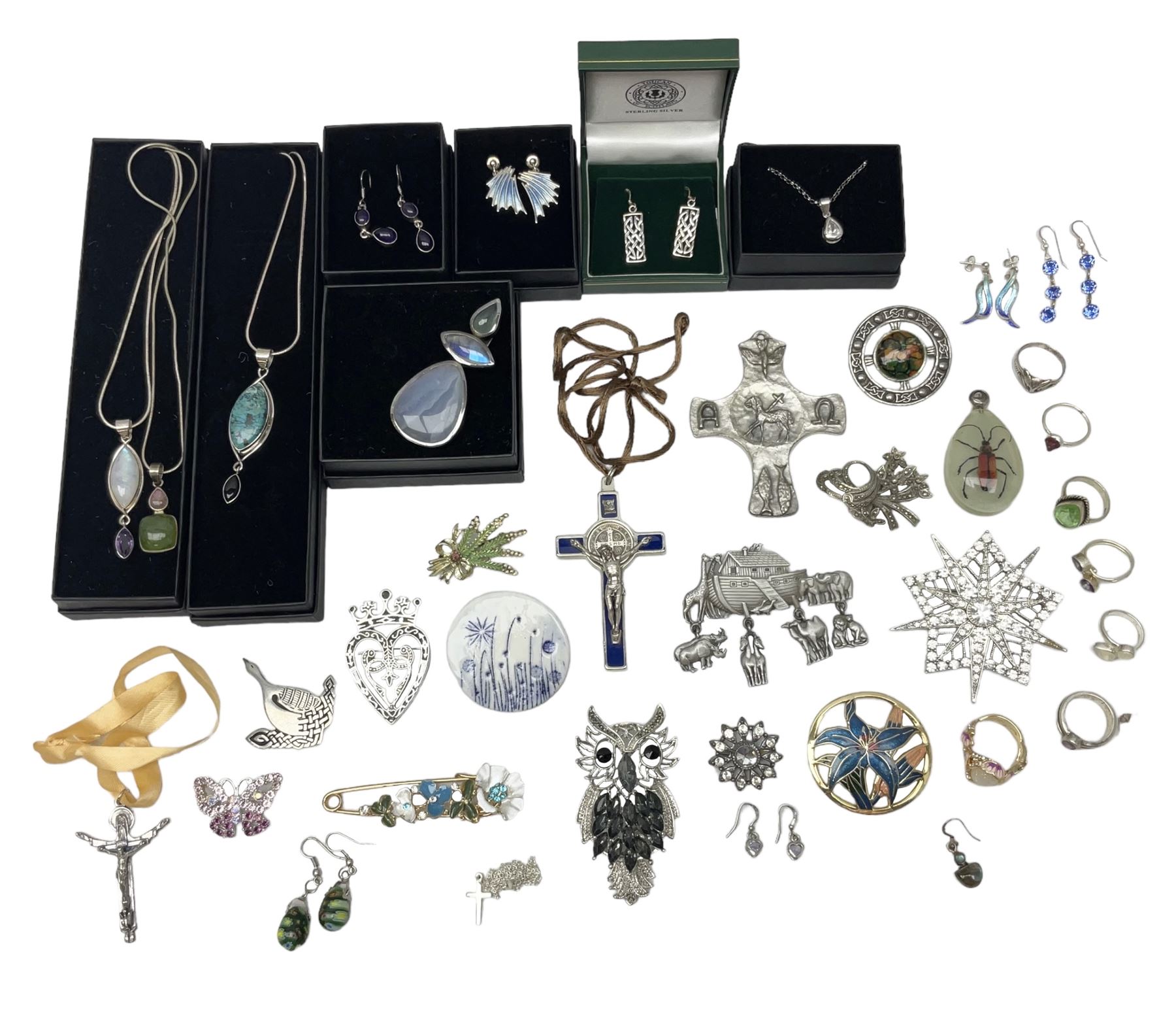 Collection of silver jewellery including two pairs of enamel earrings