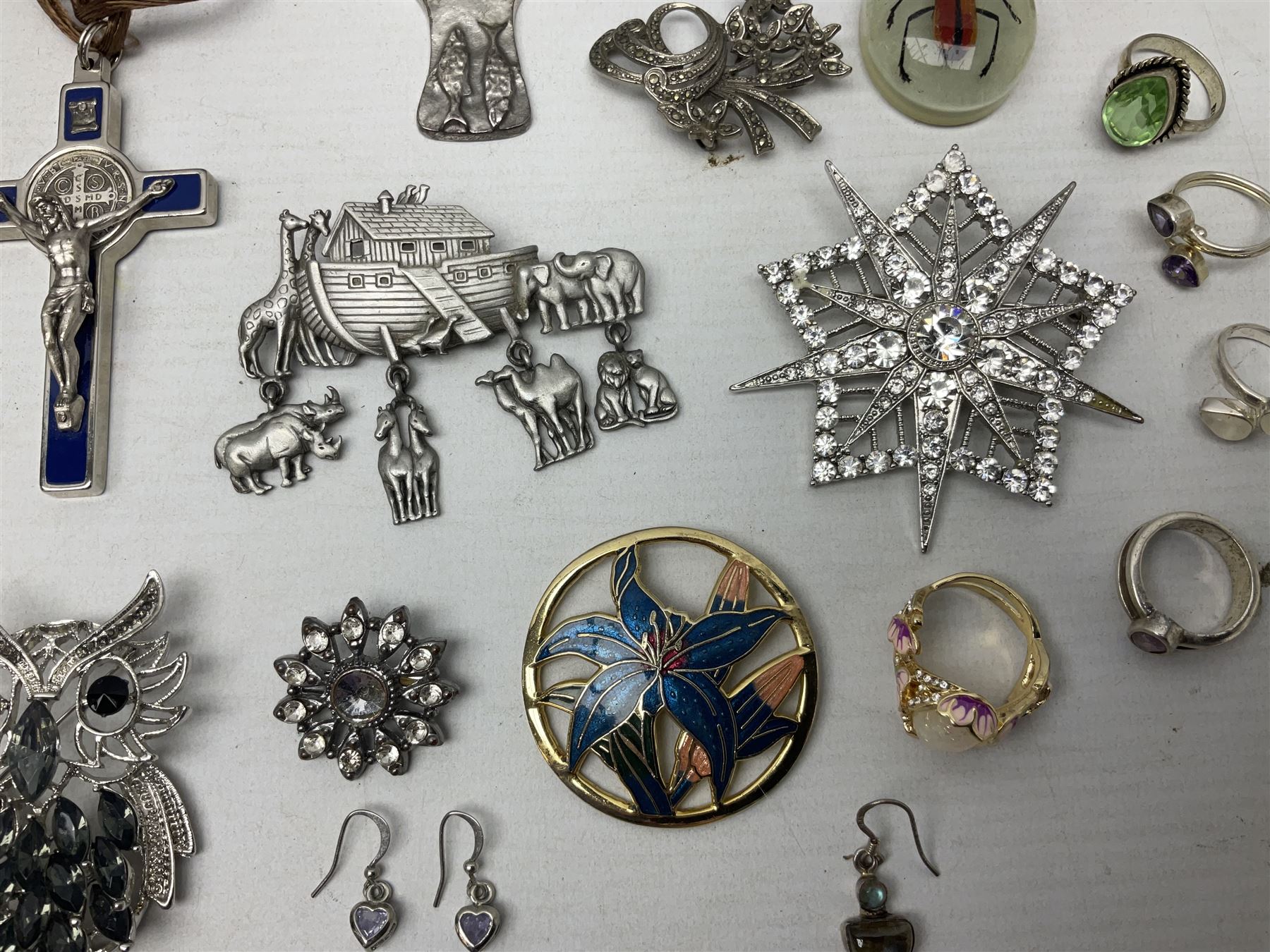 Collection of silver jewellery including two pairs of enamel earrings - Image 15 of 21