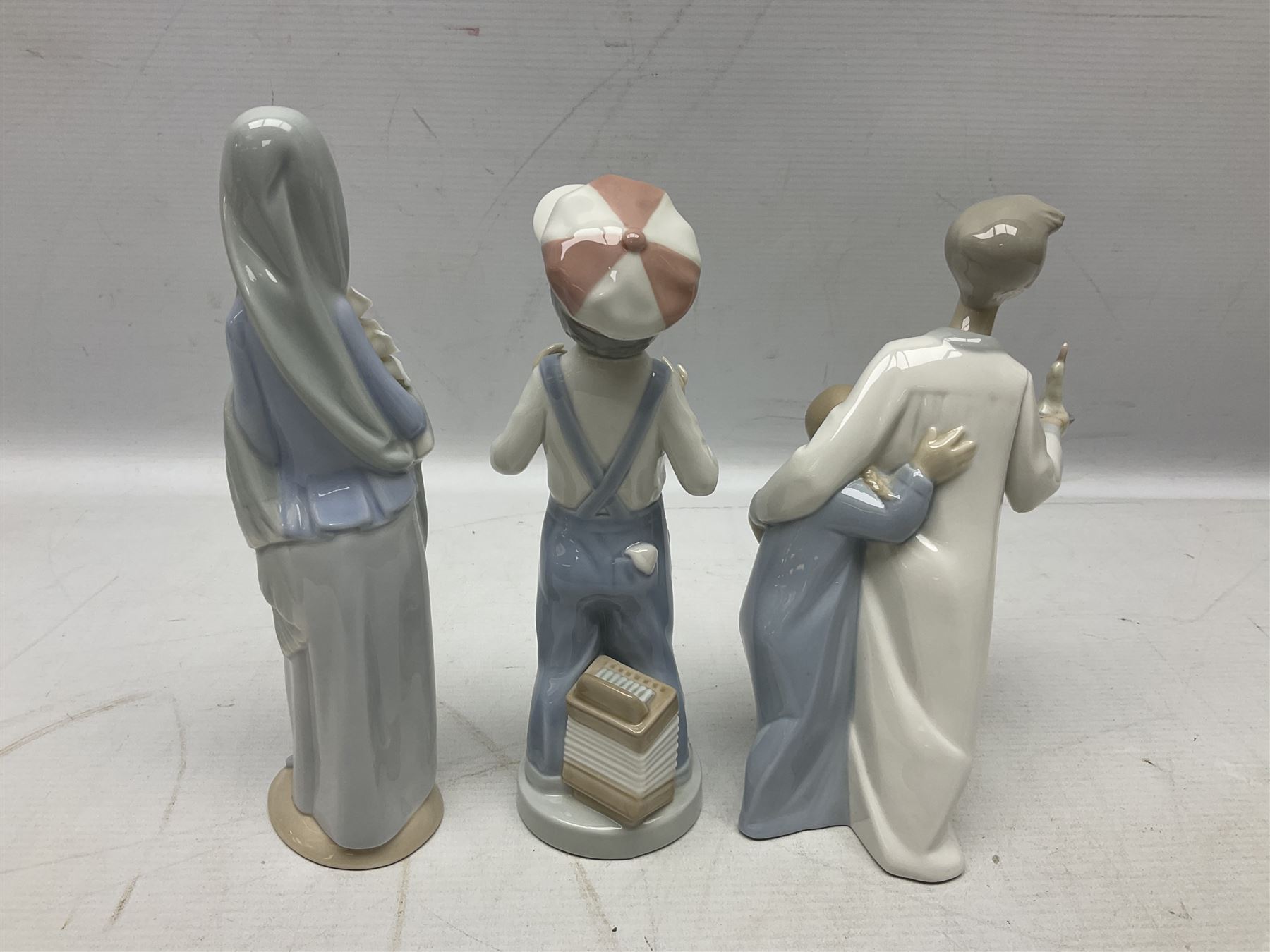 Four Lladro figures - Image 14 of 15