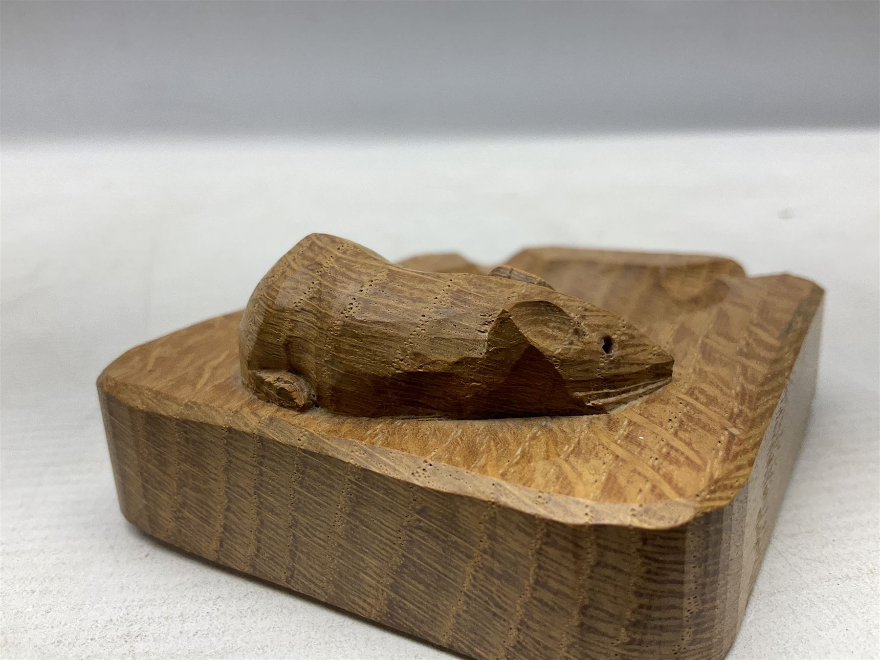 Mouseman oak ashtray - Image 3 of 6