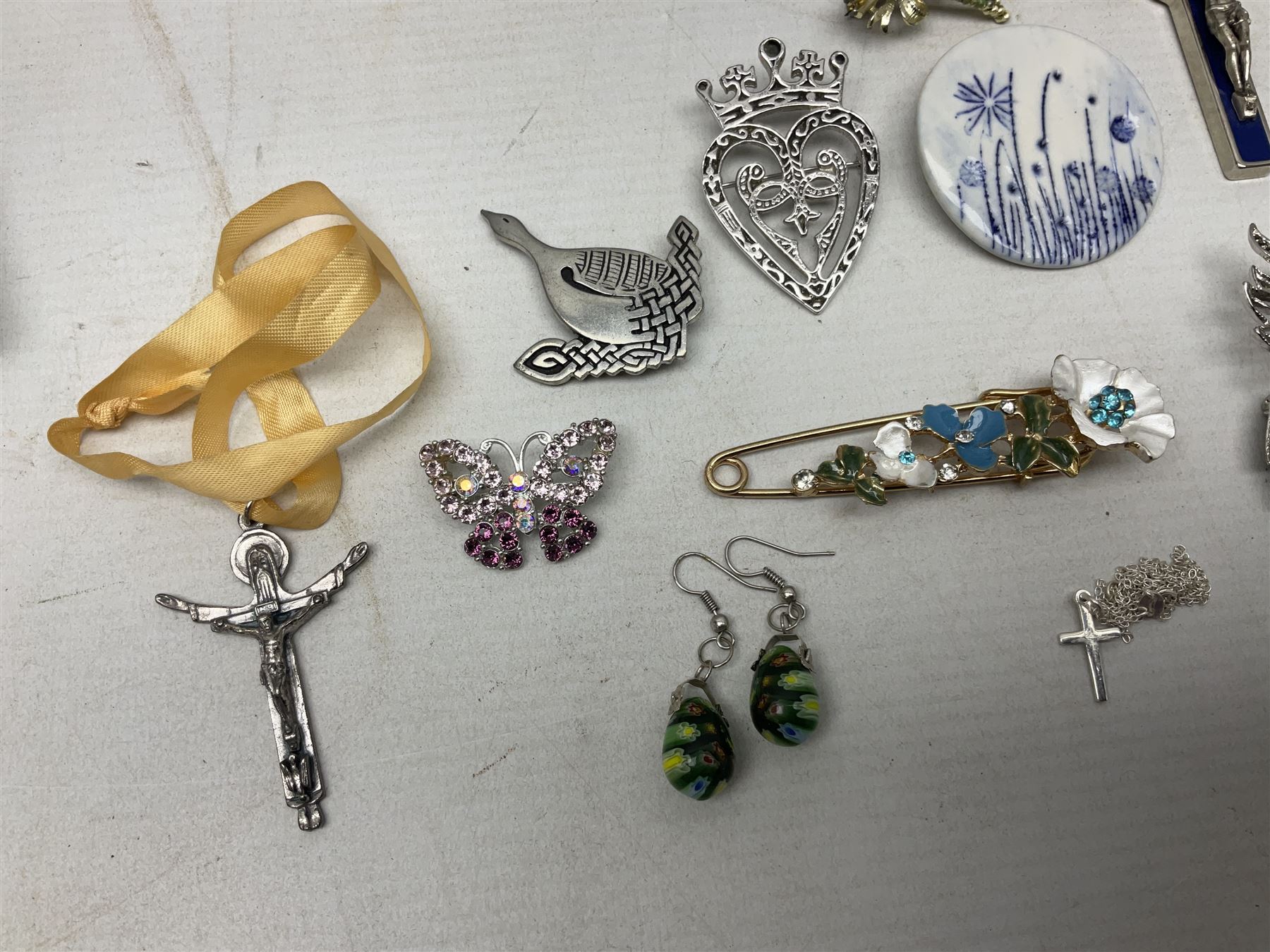 Collection of silver jewellery including two pairs of enamel earrings - Image 17 of 21