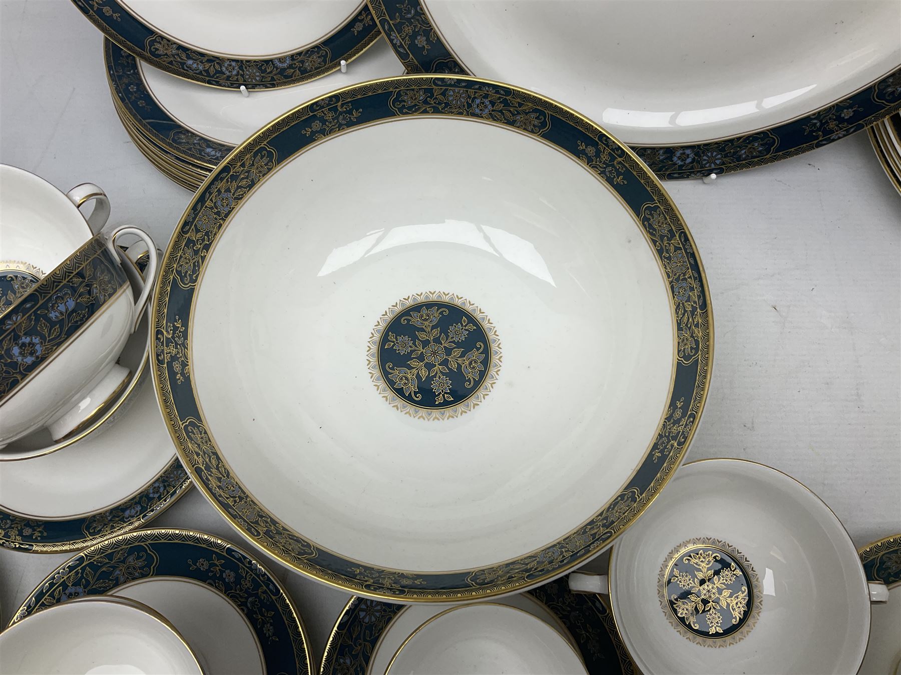 Royal Doulton Carlyle pattern tea and dinner wares - Image 10 of 14