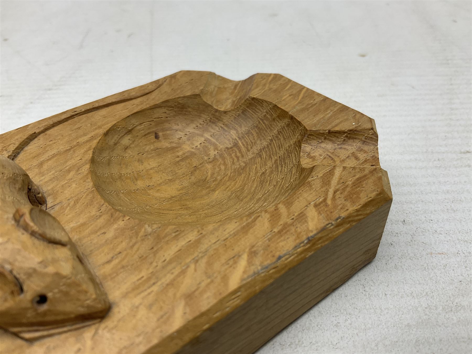 Mouseman oak ashtray - Image 5 of 6