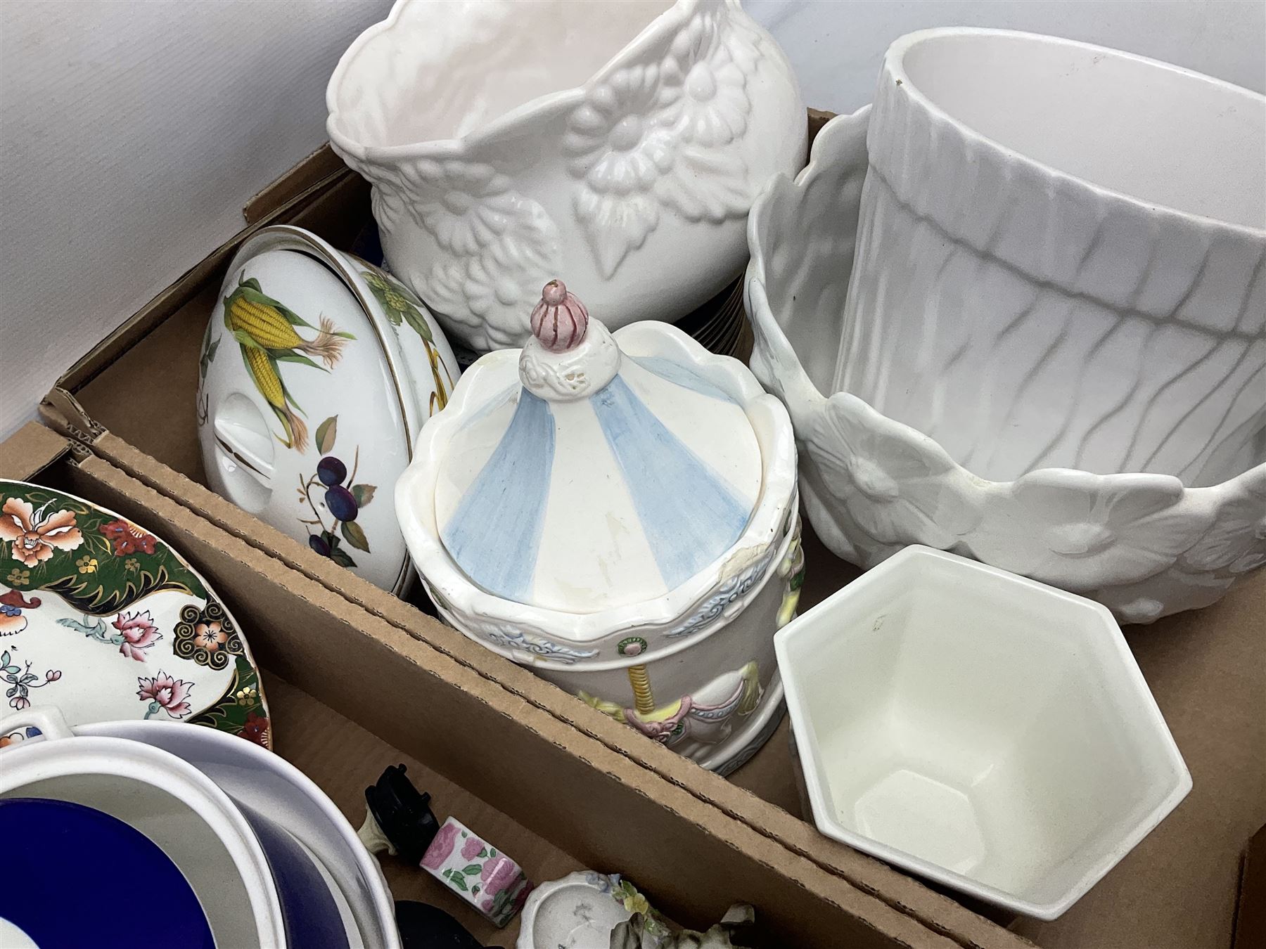 Quantity of Victorian and later ceramics to include Wedgwood Imperial dinner wares - Image 13 of 15