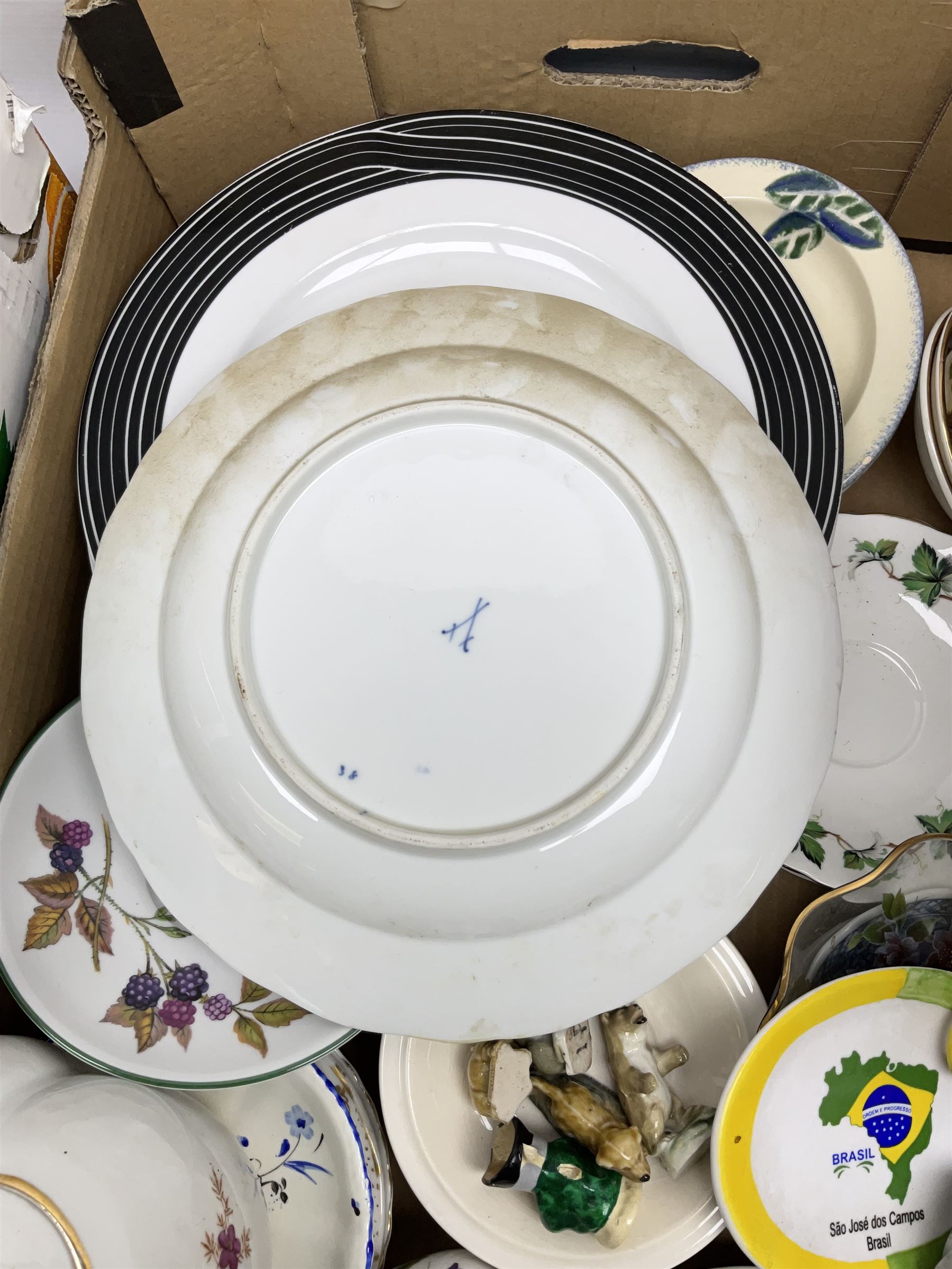 Collection of ceramics in four boxes to include two Meissen onion pattern blue and white plates - Image 5 of 8