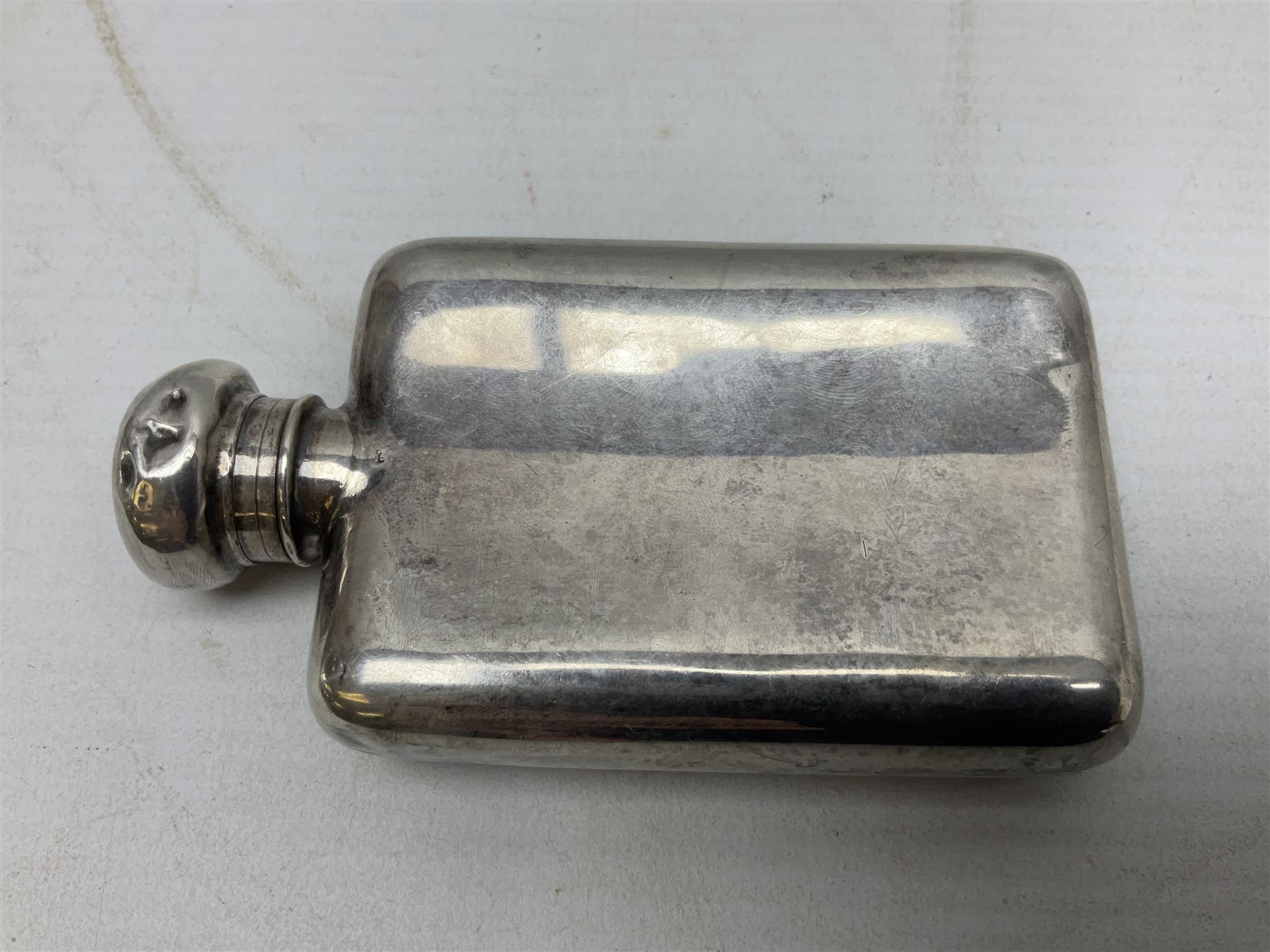 Small silver screw cap hip flask - Image 2 of 7