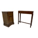Early 20th century oak bedside cabinet