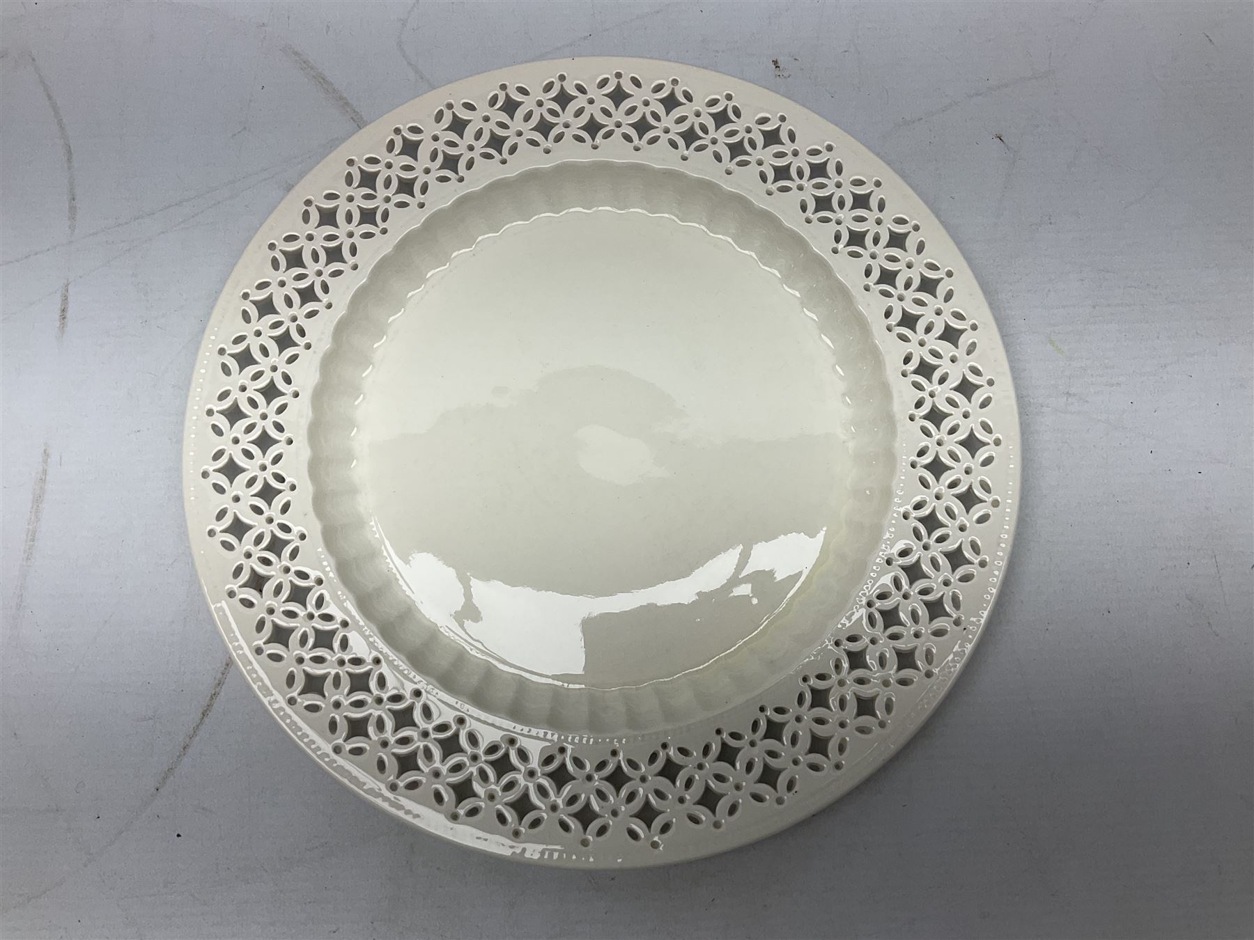 Leeds creamware reticulated plate - Image 11 of 11