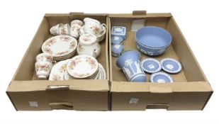 Colclough Amanda pattern tea and dinner service for six