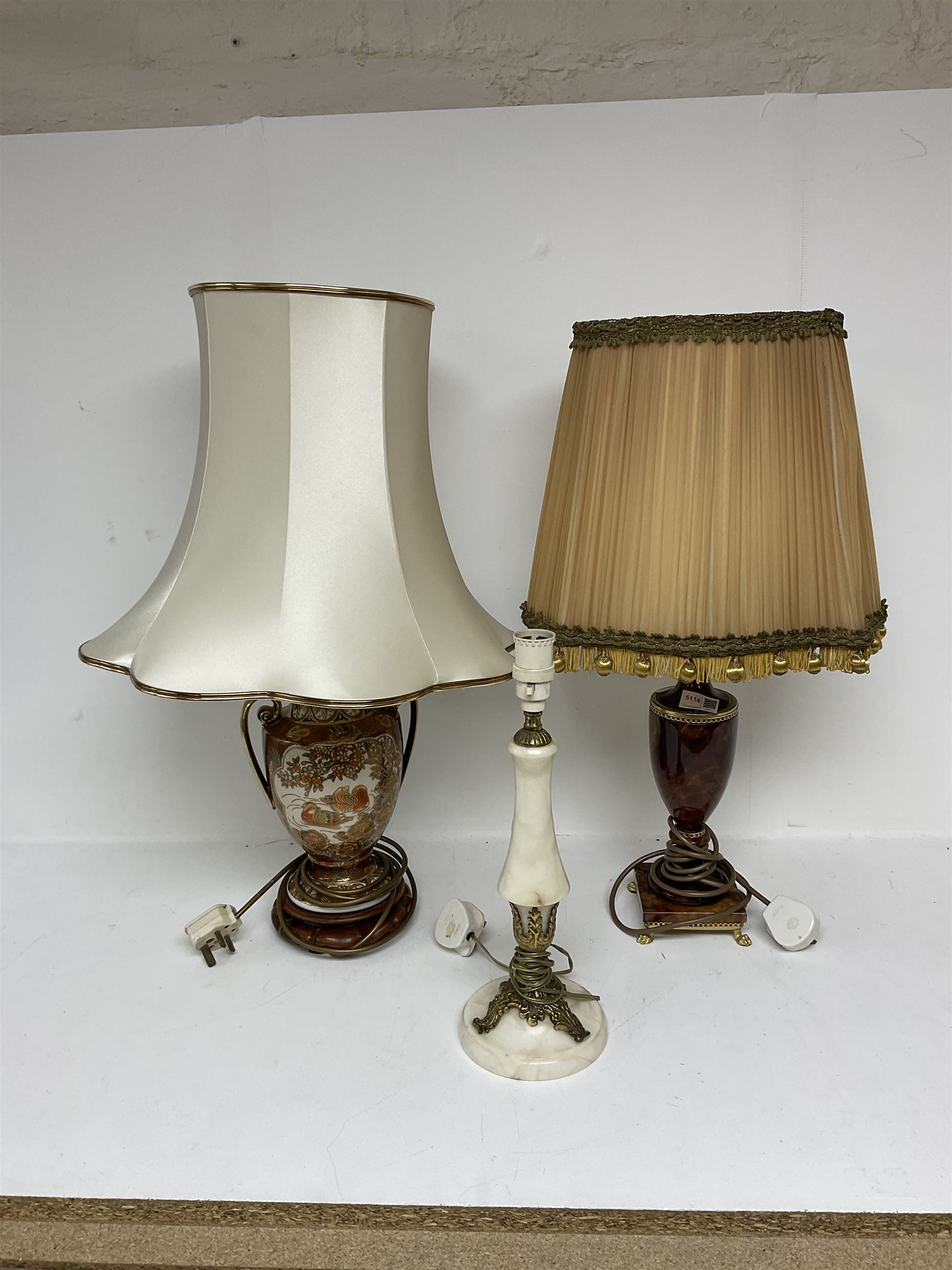 Three table lamps to include oriental style ceramic example - Image 5 of 5