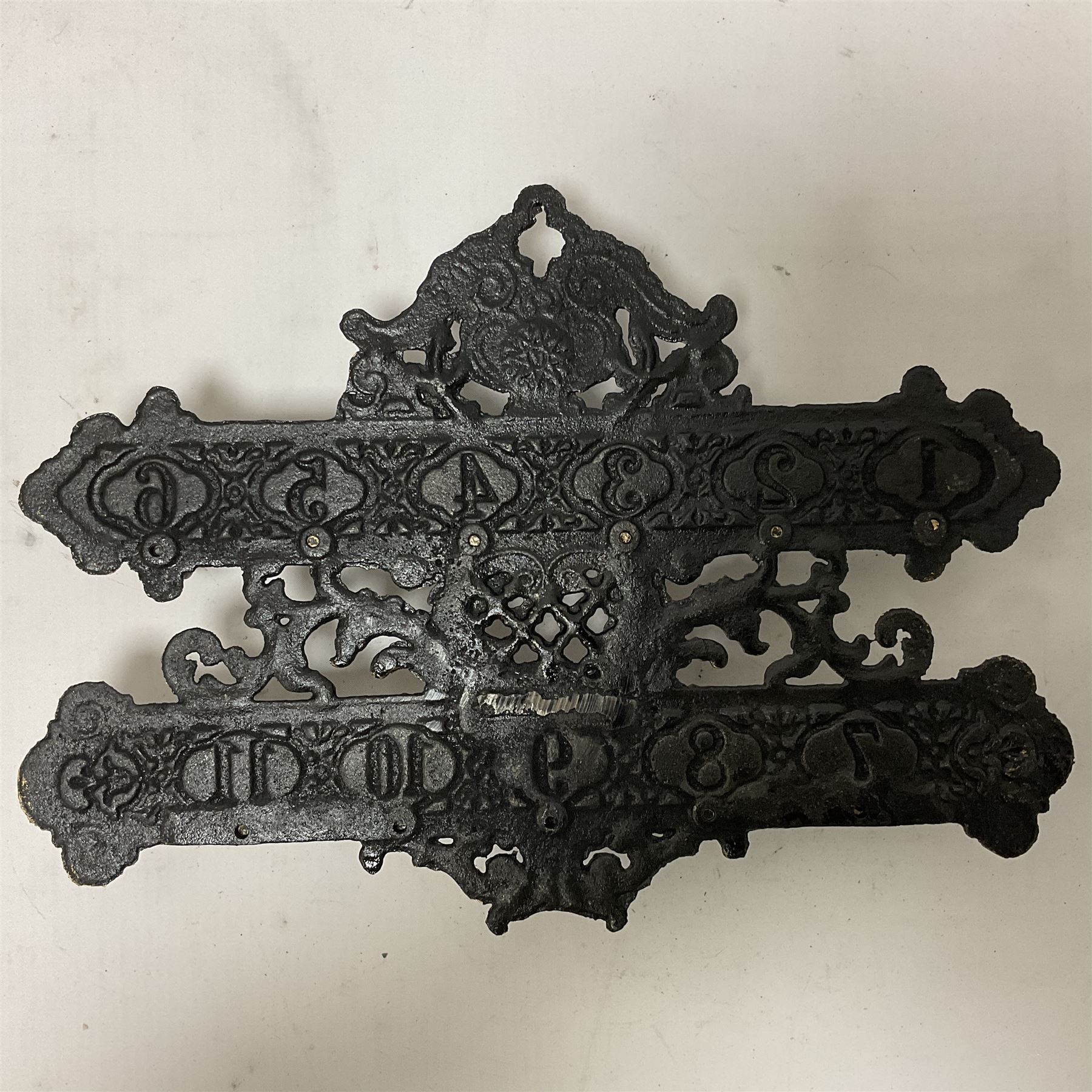 Bronzed cast metal numbered key rack of pierced and scrolled design - Image 6 of 6