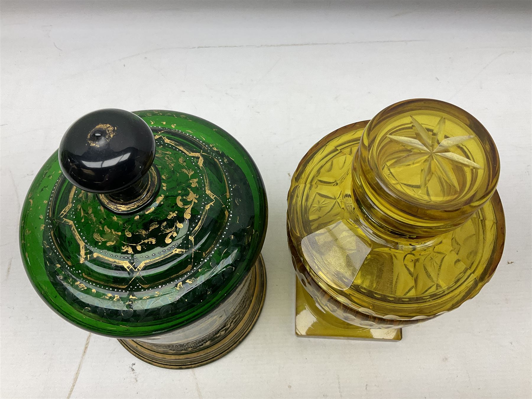 Victorian green glass lidded biscuit jar - Image 2 of 7