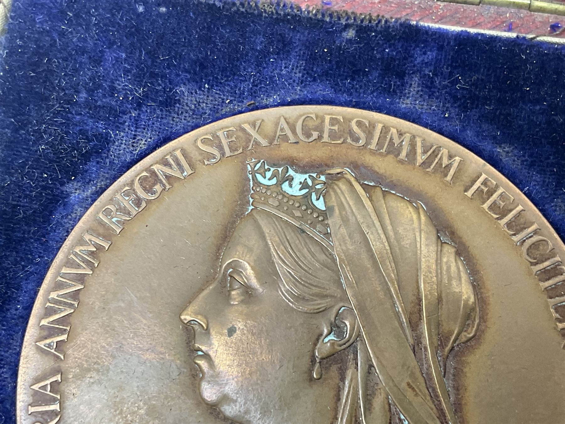Queen Victoria 1837-1897 commemorative bronze medallion - Image 3 of 6