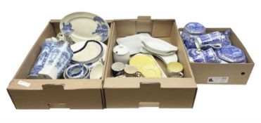 Quantity of ceramics to include Spode blue and white Italian pattern