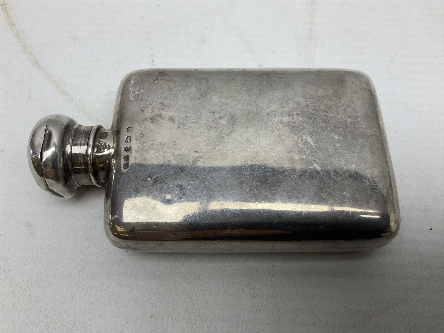 Small silver screw cap hip flask - Image 3 of 7