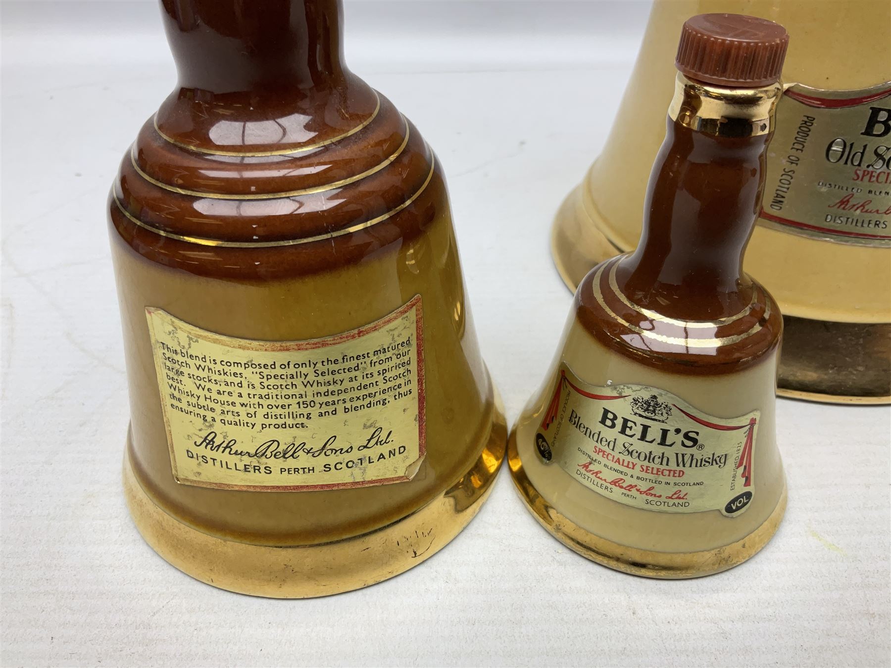 Wade Bells whisky decanters of graduating form - Image 3 of 8