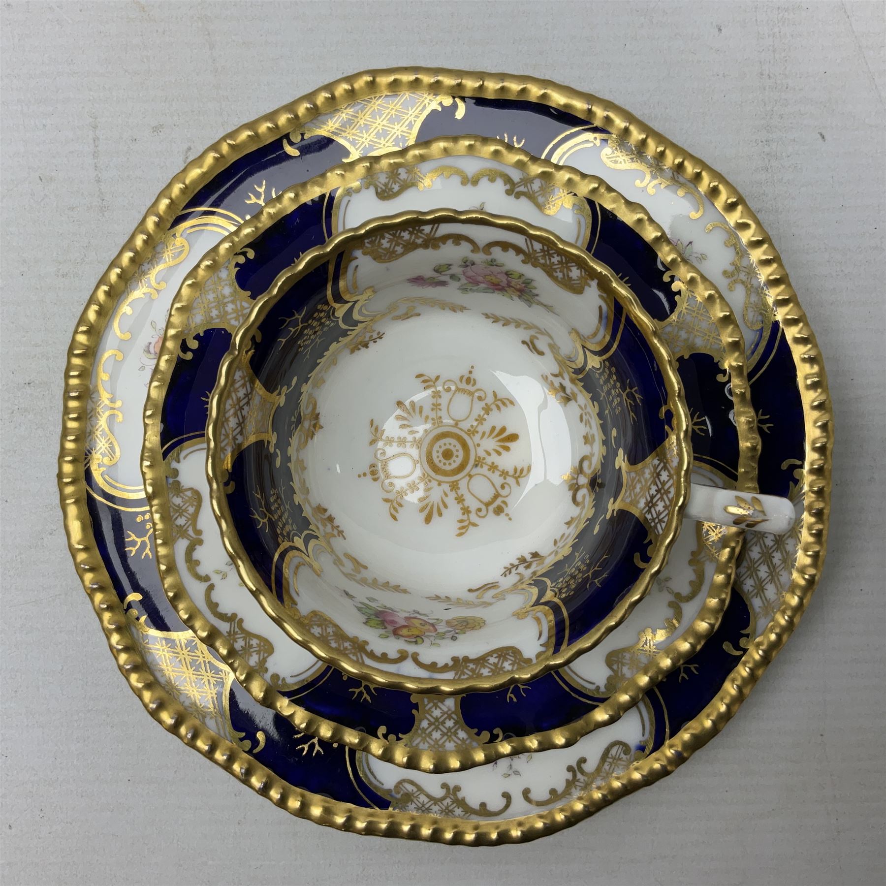 Coalport cobalt blue batwing pattern teacup trio - Image 3 of 12