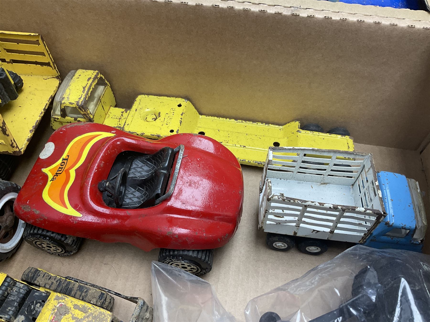 Tonka - fourteen pressed steel vehicles including Pick-up Truck - Image 3 of 8
