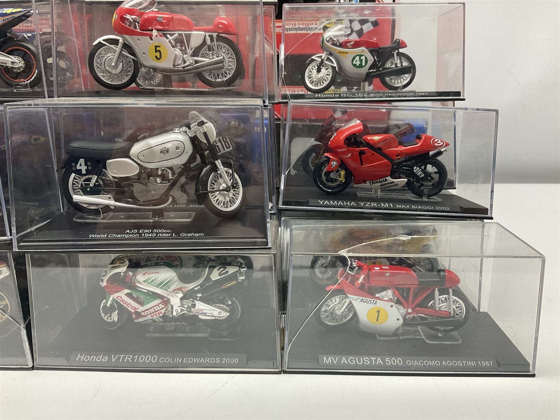 Fifty-one die-cast models of motorcycles by Maisto - Image 7 of 18